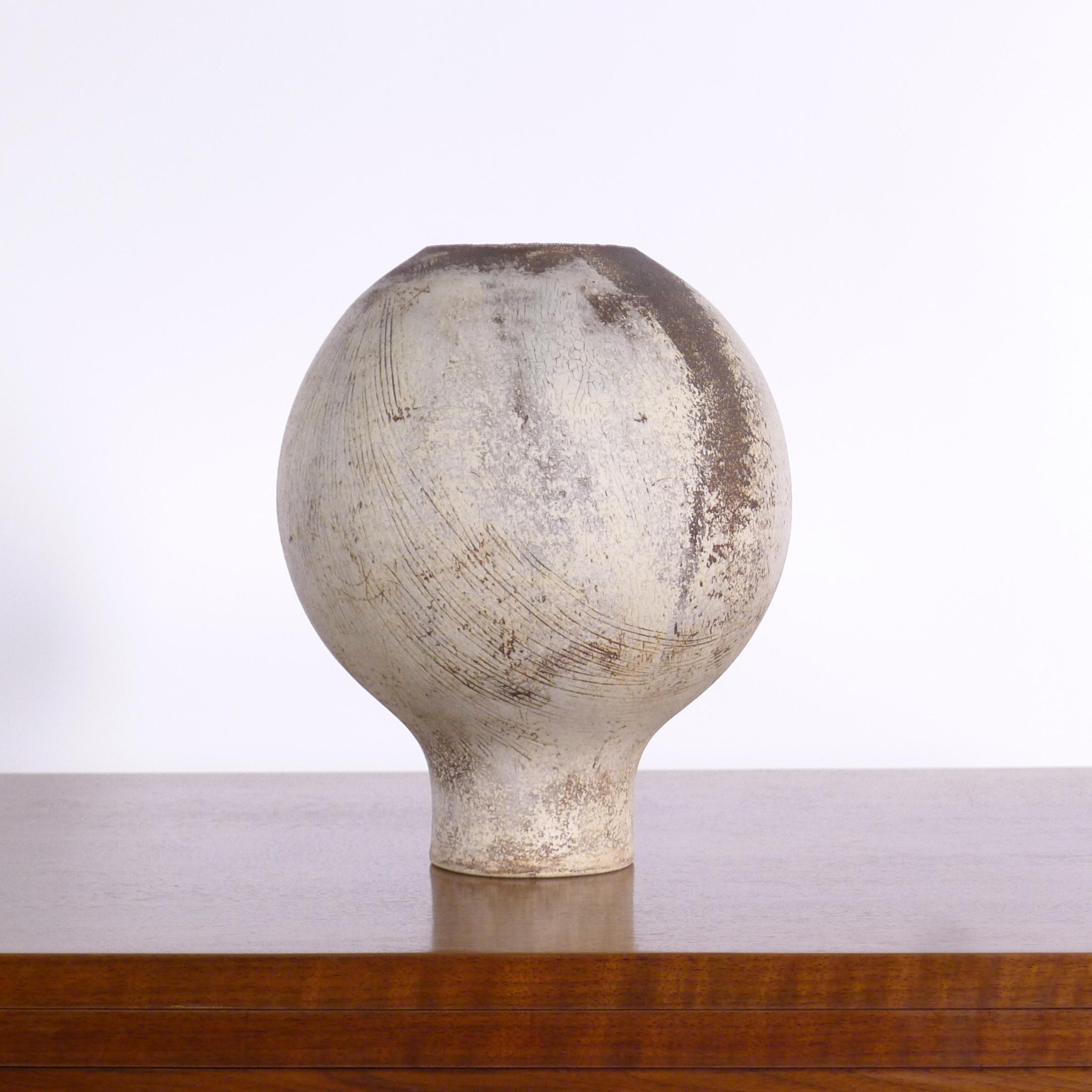 Hans Coper, Vaso globulare in gres, 1953 circa, inciso a sgraffito, firmato in vendita 1