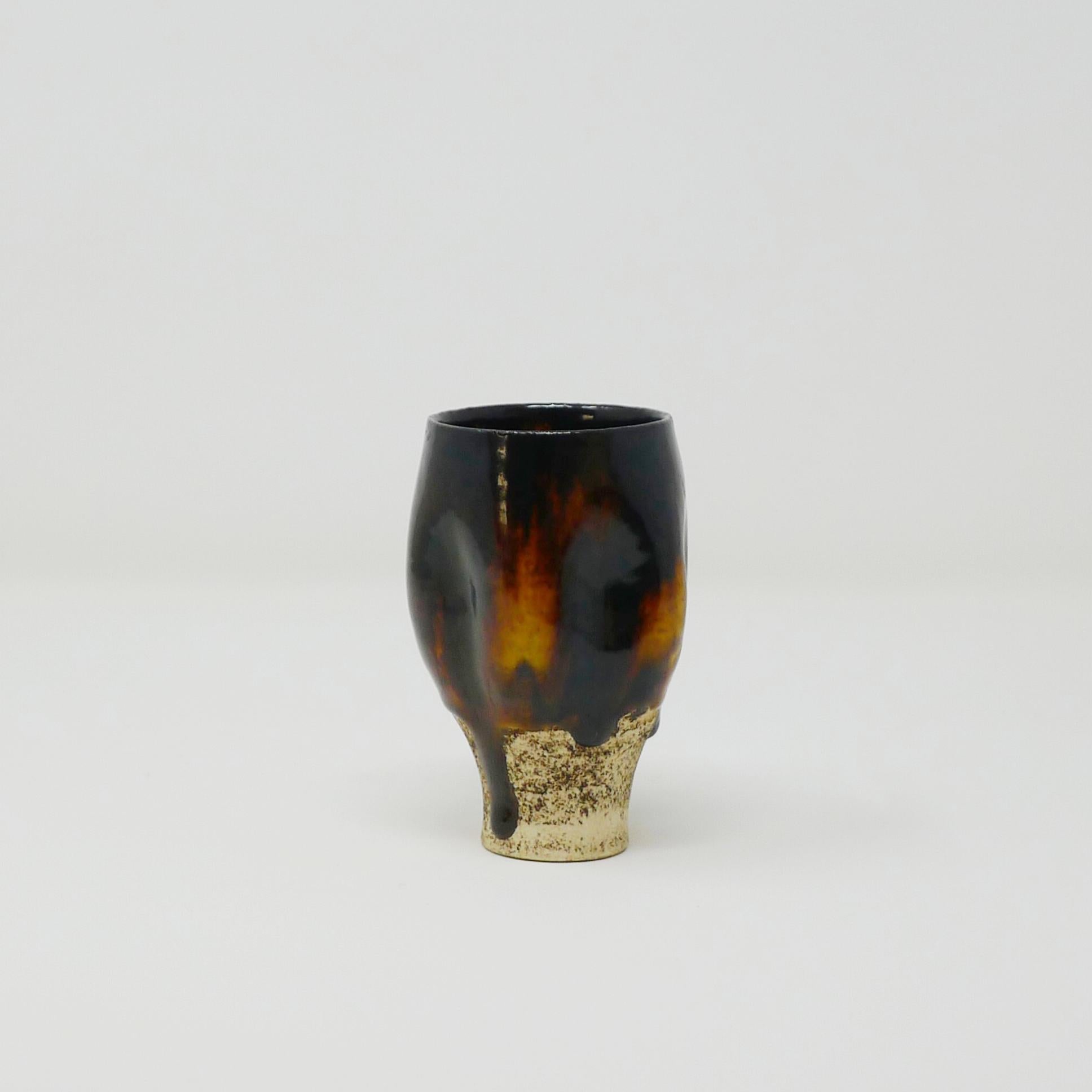 Mid-Century moderno Hans Coper, Vaso in gres con piede in smalto di Treacle, circa 1954, sigillo impresso in vendita
