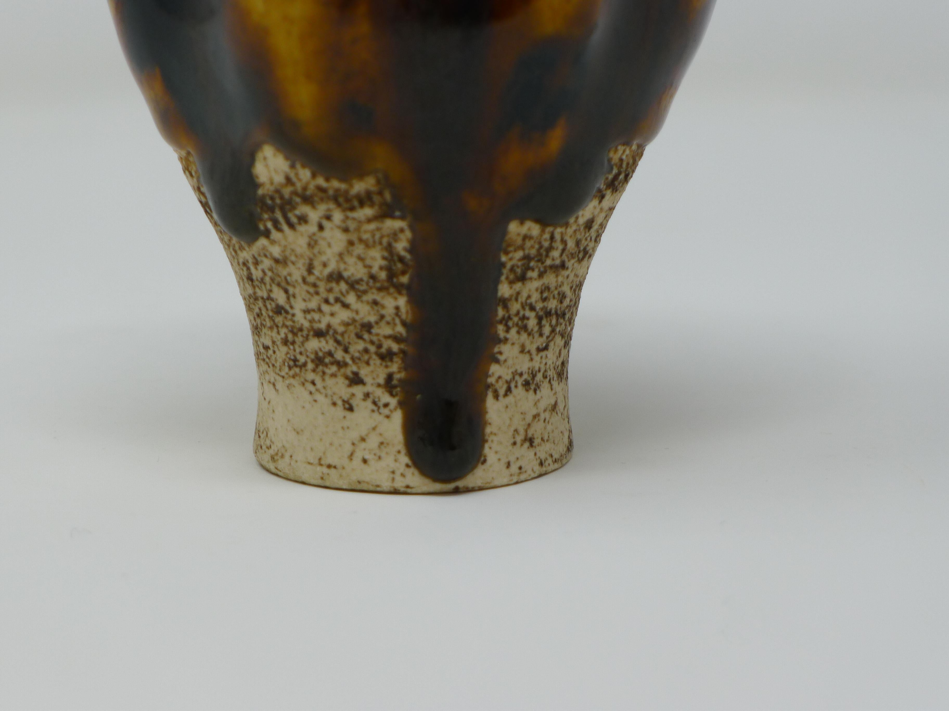 Hans Coper, Vaso in gres con piede in smalto di Treacle, circa 1954, sigillo impresso In condizioni ottime in vendita a Wargrave, Berkshire