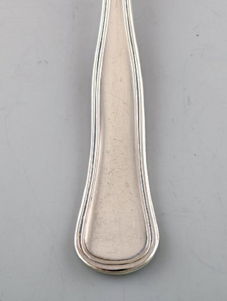 Hans Degner (Denmark, 1909-1947). Old Danish cake fork in silver, 1940s.
In very good condition.
Stamped.
Measures: 14 cm.
26 pieces in stock.