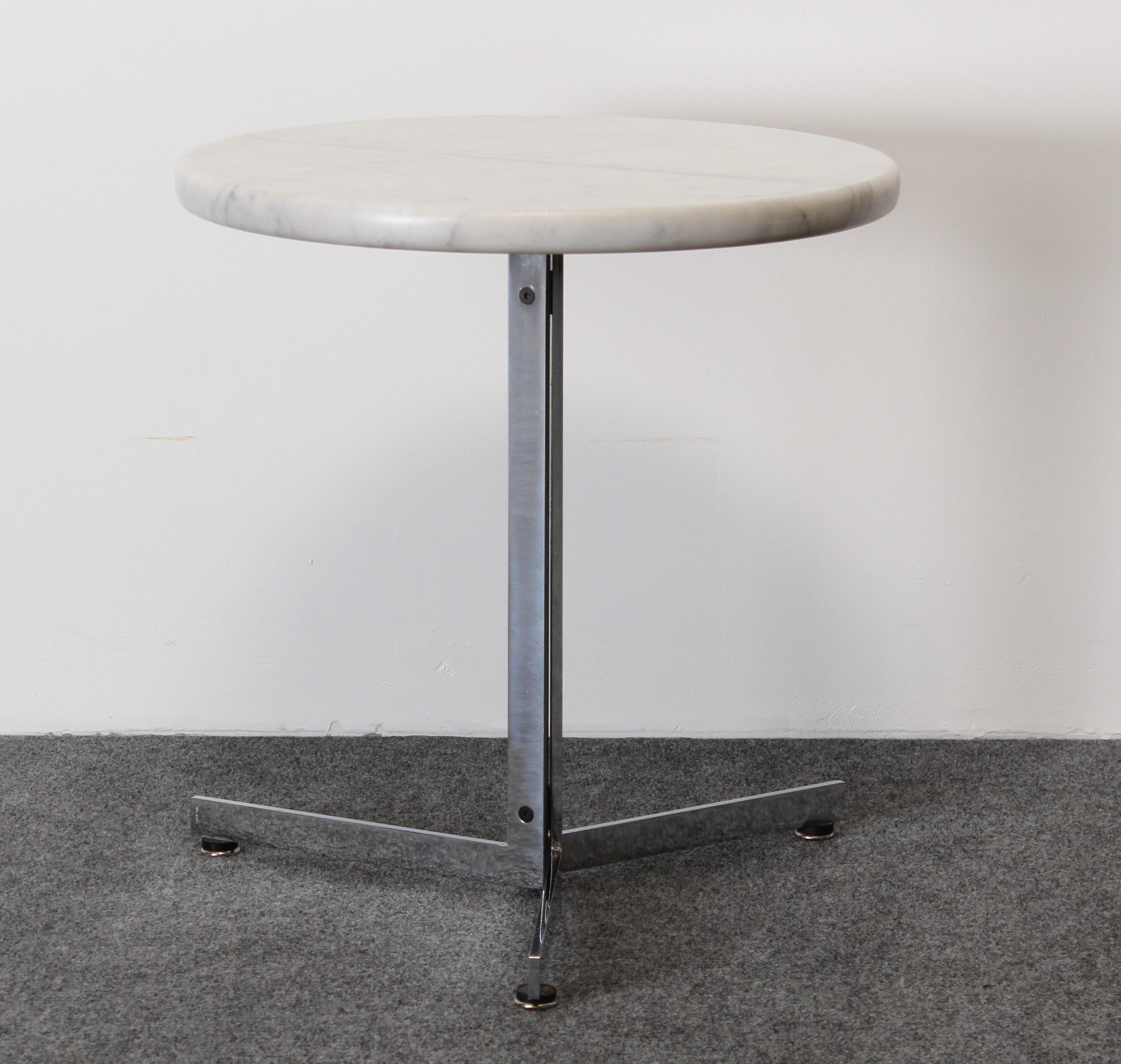 A timeless Mid-Century Modern designed side table by Hans Eichenberger for Stendig. 

Overall good condition, minor surface scratch as shown in images, however, not distracting.

Dimensions: Height: 21.25