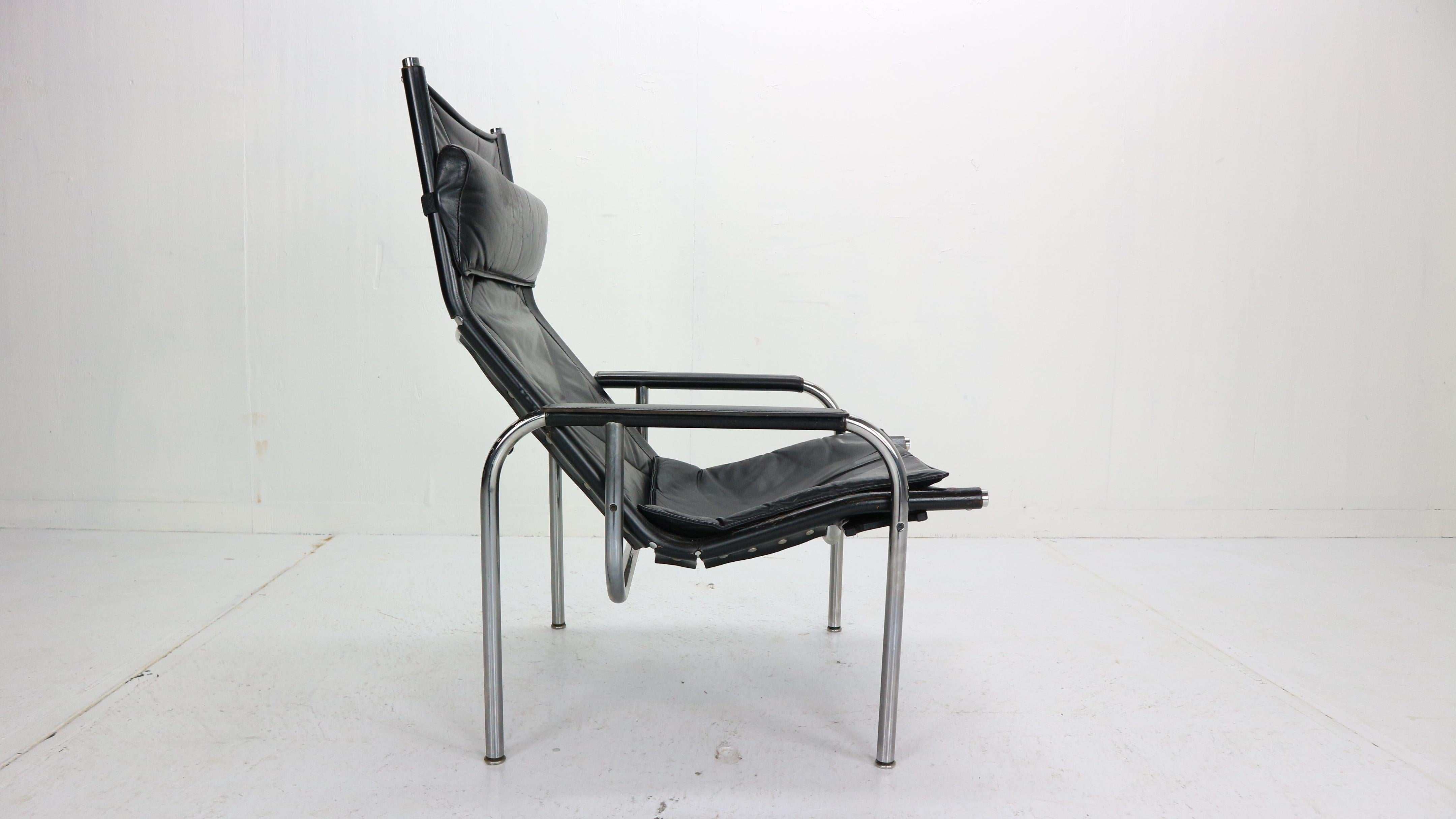Hans Eichenberger easy chair for Strassle designed in 1978 Switzerland.

This lounge chair has chrome frame and stitched black harness leather, brass details in a very good vintage condition. The lounge chair can be set in three different