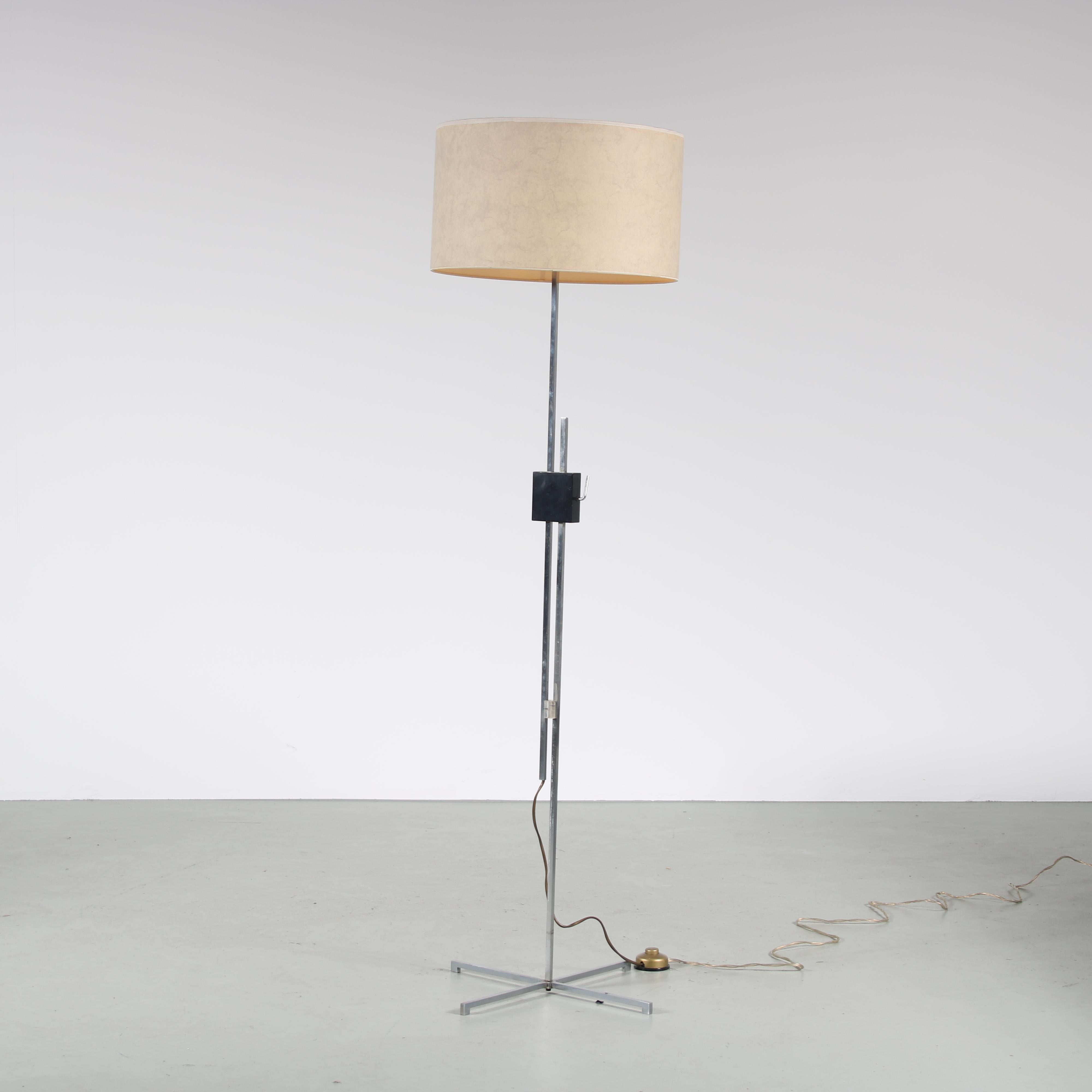 A minimalist floor lamp designed by Hans Eichenberger, manufactured by Keller Metalbau in Germany around 1950.

This elegant piece is made of high quality chrome plated metal in thin, rectangular shape. It has a crossbase and two piece arm that
