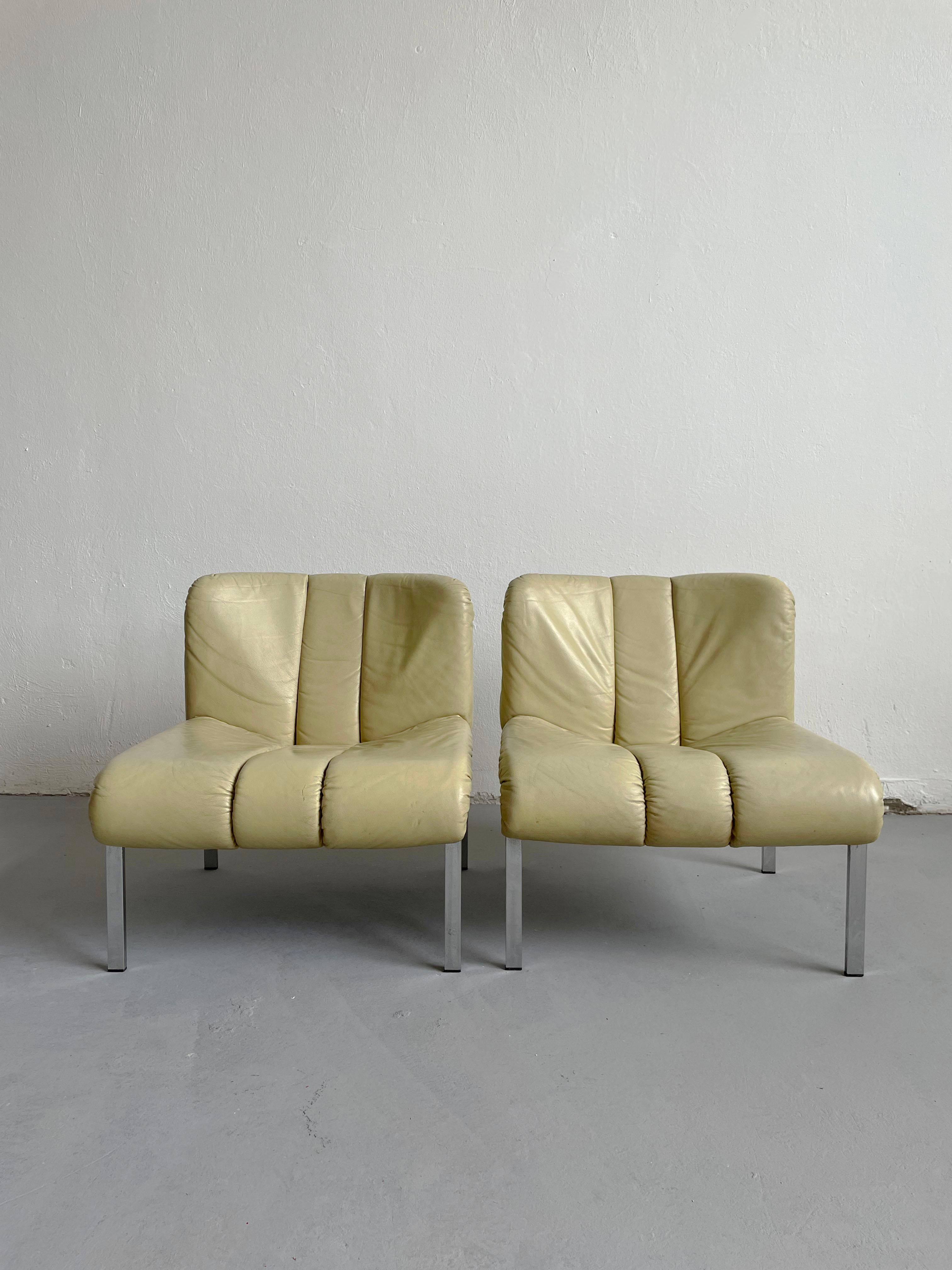 Set of 2 Mid-Century Modern lounge chairs by Hans Eichenberger for Girsberger ‘Eurochair’, model 1200, in beige leather and chrome plated steel frame

Switzerland, 1970s.

In good original condition, the leather is soft and with small age and