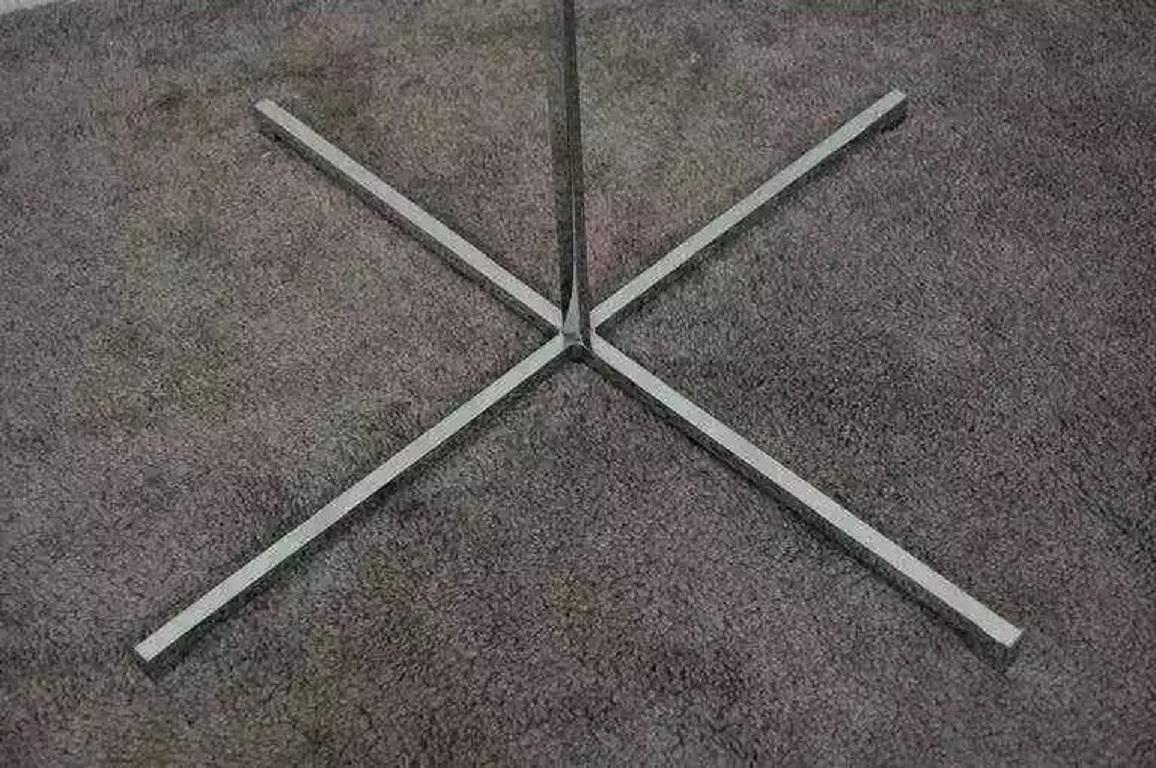 Lampada da terra regolabile in cromo e noce di Hans Eichenberger, metà del secolo scorso In condizioni buone in vendita a Philadelphia, PA