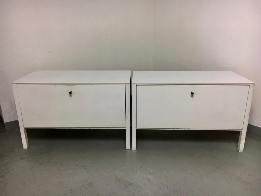 Pair of white painted wood and white acrylic top cabinet by Hans Eichenberger, produced by Victoria, Switzerland, circa 1959
HE-153 line, swing doors, white glass shelves inside.
Good vintage condition.