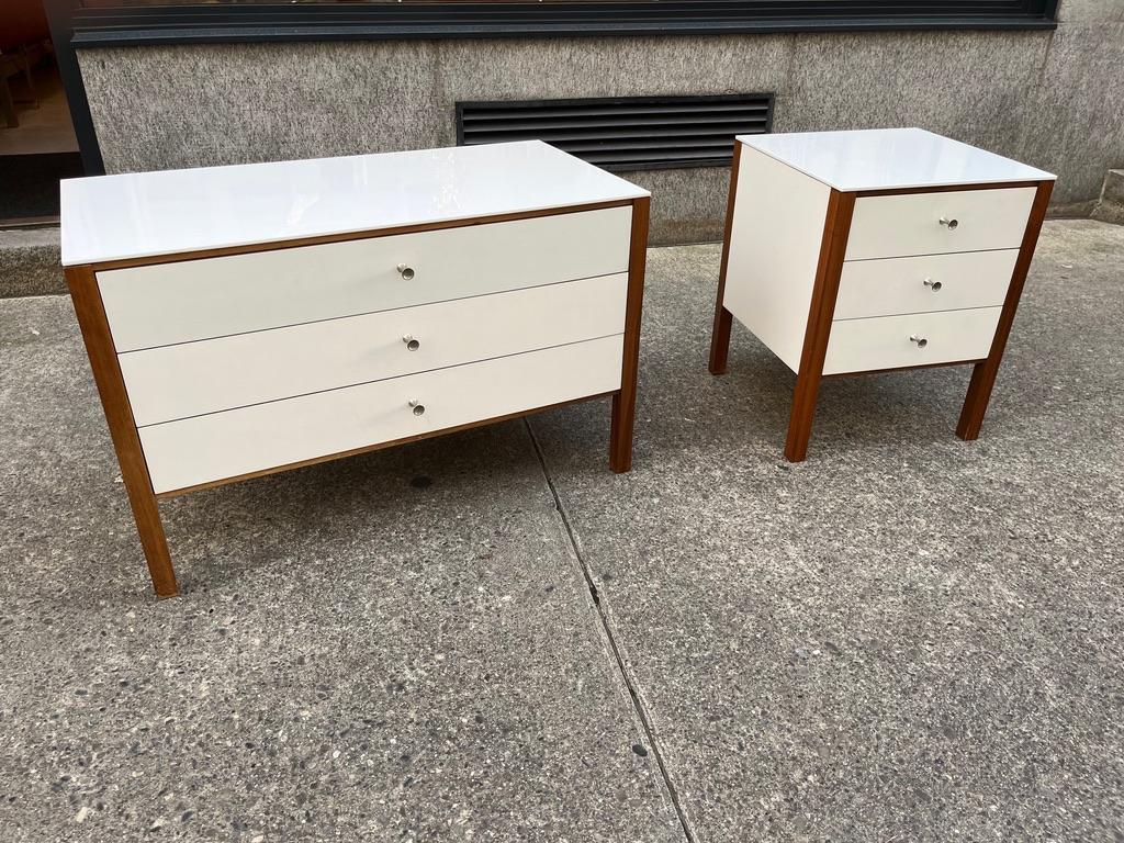 Set of 2 chest of drawers, one large and one small, made of wood, white laquered wood and opal glass top. 3 Drawers each with chrome handles.
Very good vintage condition, unrestored.
Design Hans Eichenberger and produced by Rotlisberger,
