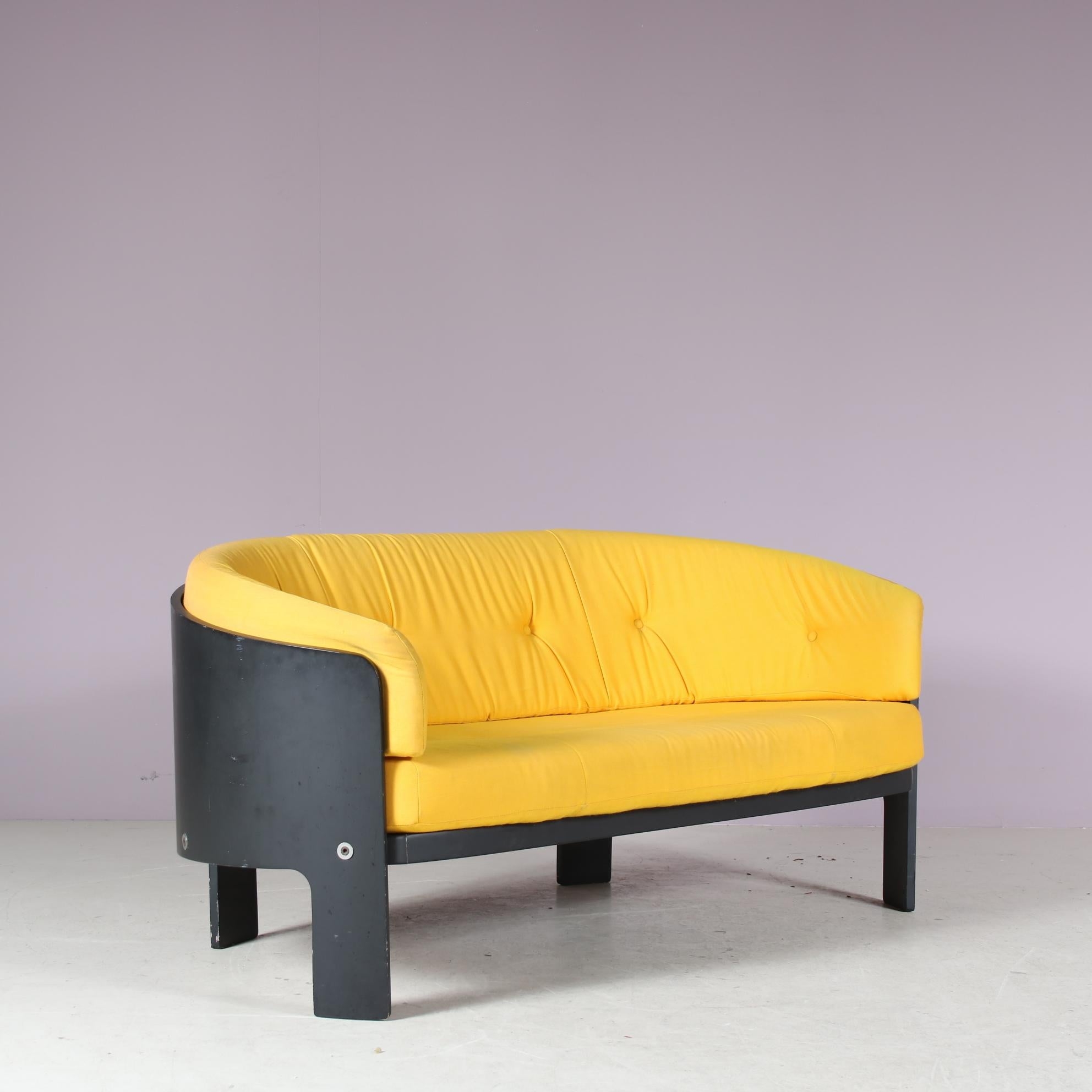A very rare 2-seater sofa designed by Hans Ell, manufactured by Spectrum in the Netherlands around 1970.

This eye-catching piece has a bent plywooden frame, black painted. This contrasts really nicely to the light fabric upholstery of the seat and