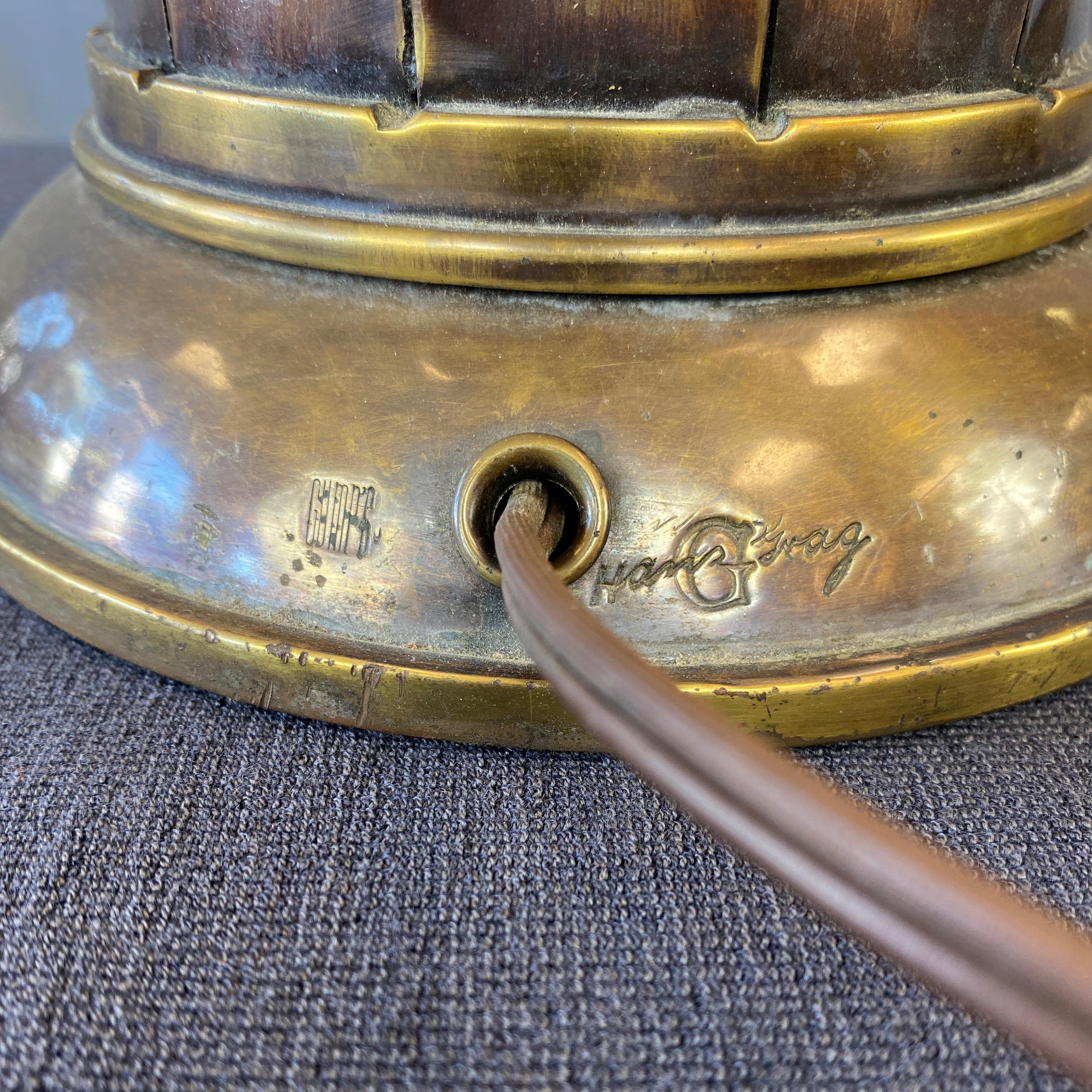 Hans Grag pour Gump's Lampe de table en cuivre et laiton martelé:: années 1950 en vente 2