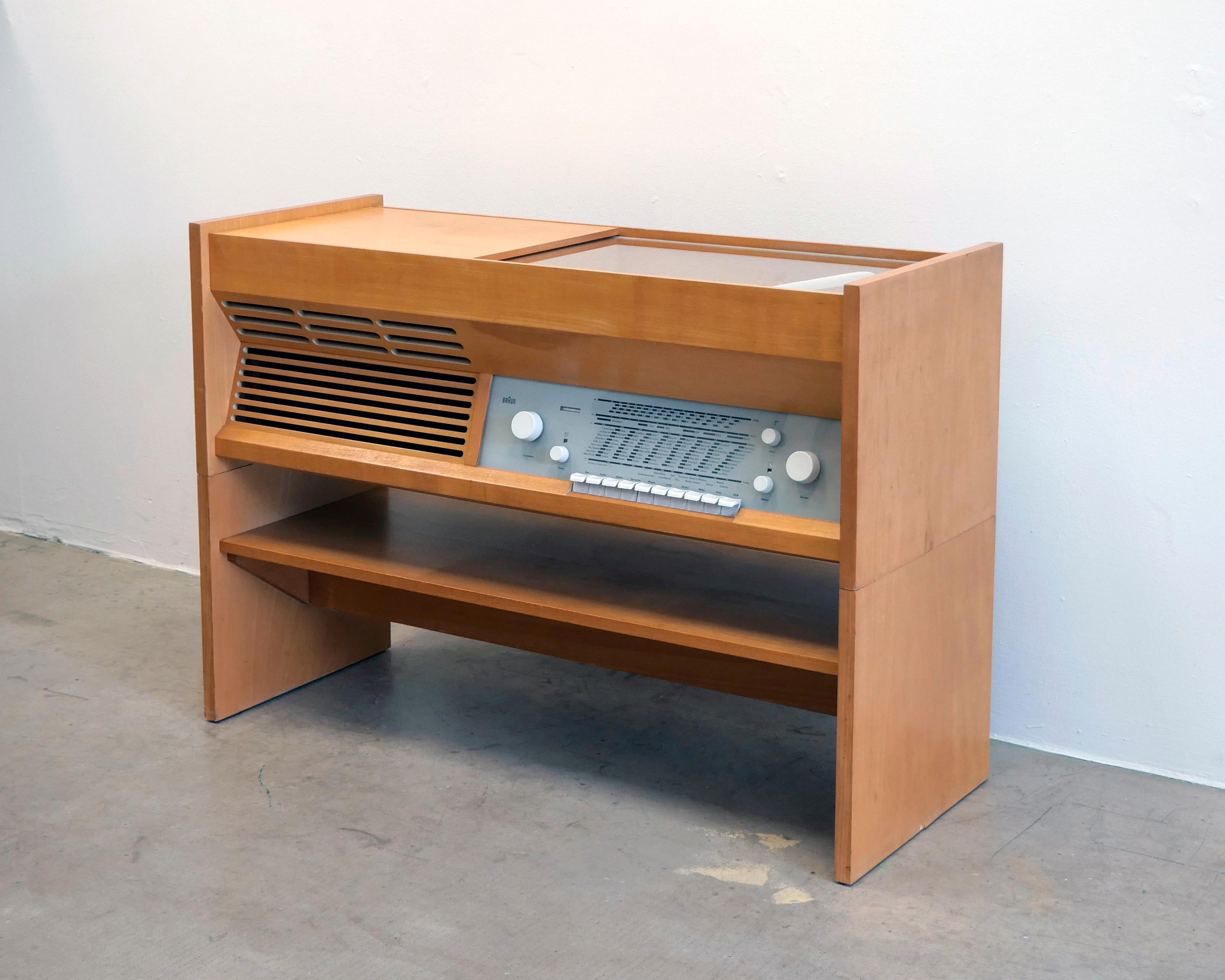 Hans gugelot for Braun

Braun PKG 5-81 Stereo Radiogram ‘Radio-Phono-Kombination’, with stand.

Designed 1955, this stereo version launched in 1960.

**This item is currently on display and can be view (and listened to) in our gallery / shop /
