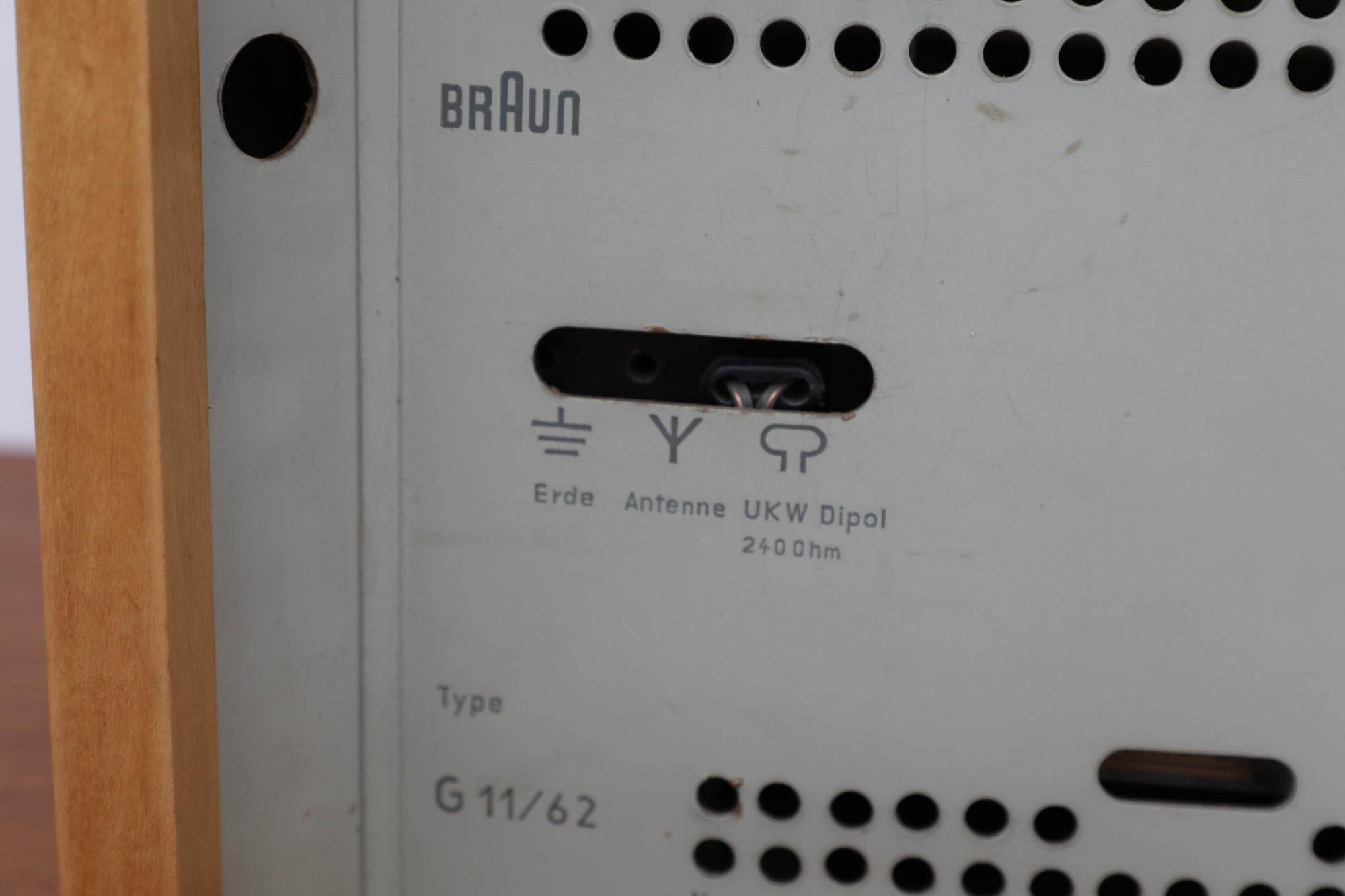 Hans Gugelot entwarf das Radio für Braun, 1955 im Angebot 6