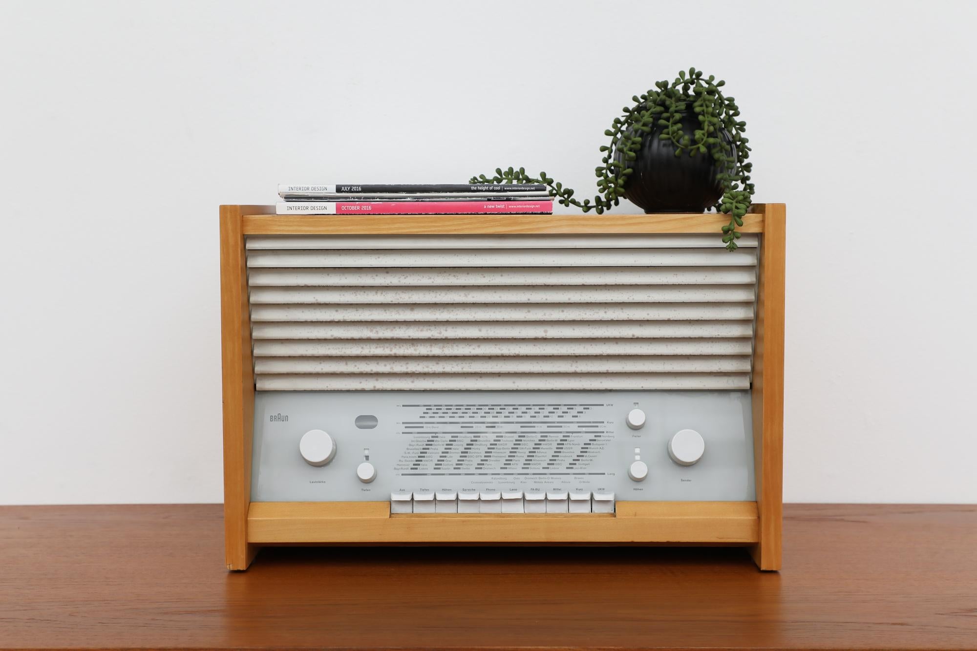 Hans Gugelot designed radio for Braun, 1955 For Sale 6