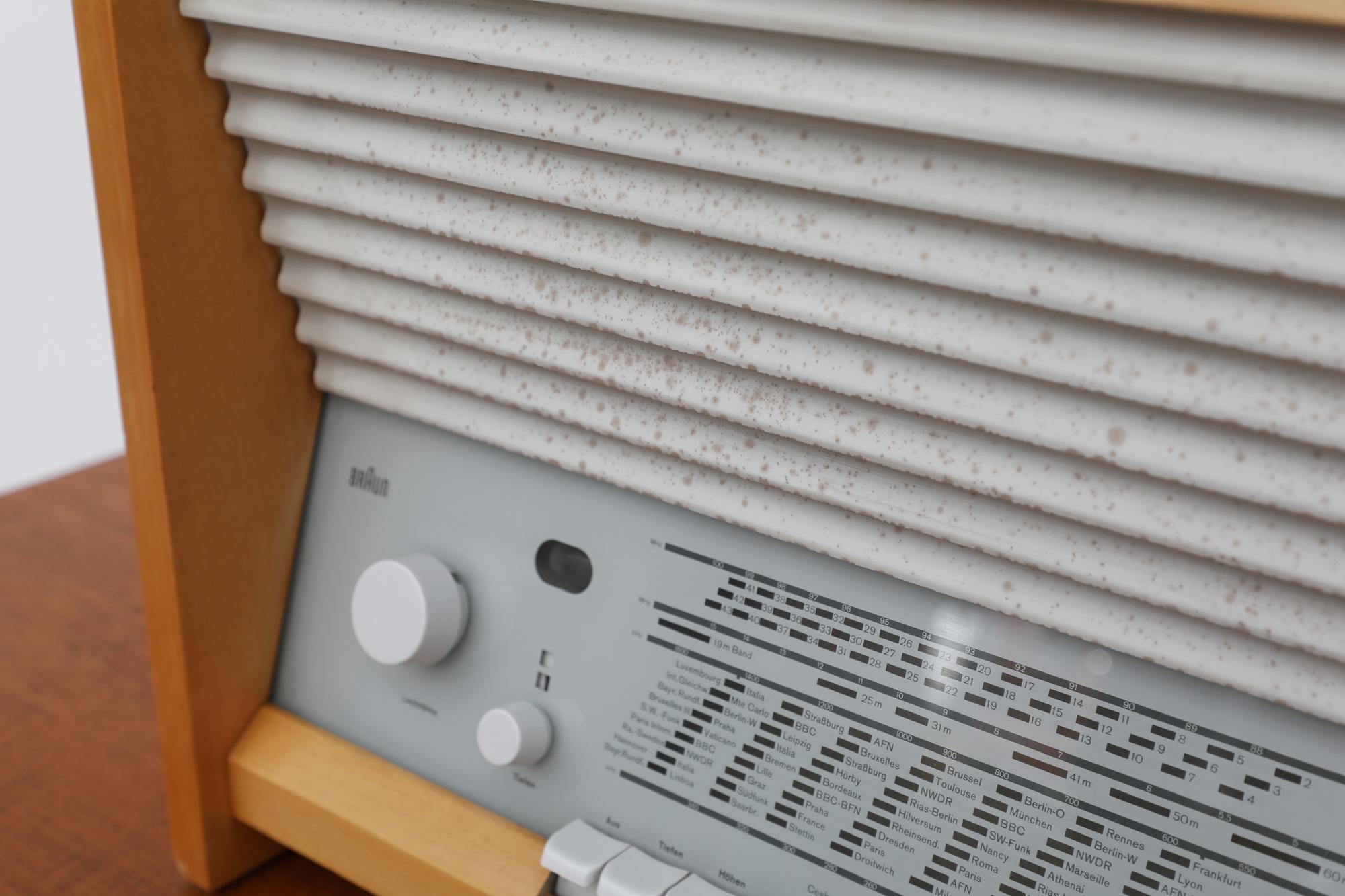 Milieu du XXe siècle Hans Gugelot a conçu une radio pour Braun, 1955 en vente