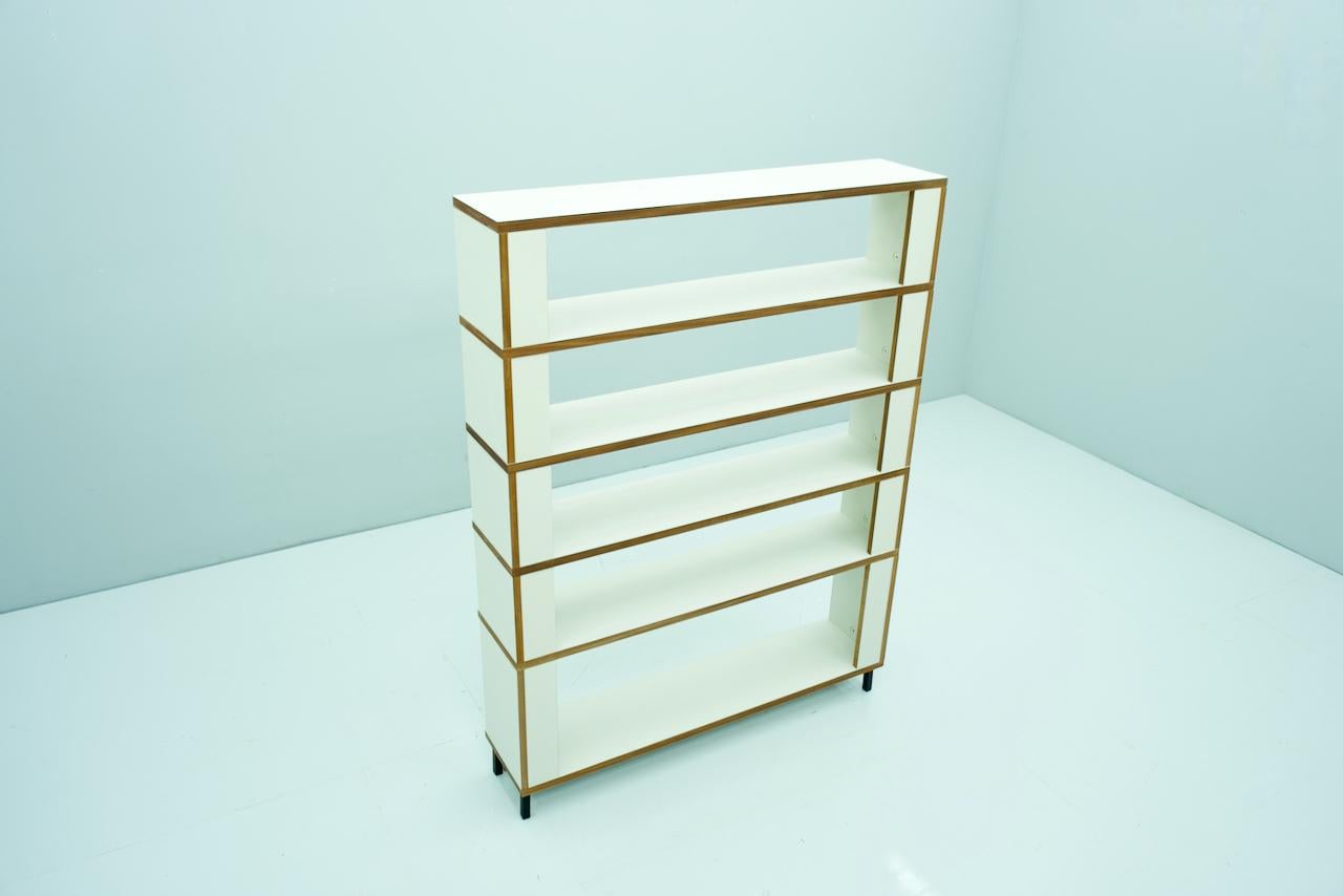 Free standing shelf or room divider model M125 by Hans Gugelot, 1950s.
Good to very good condition.