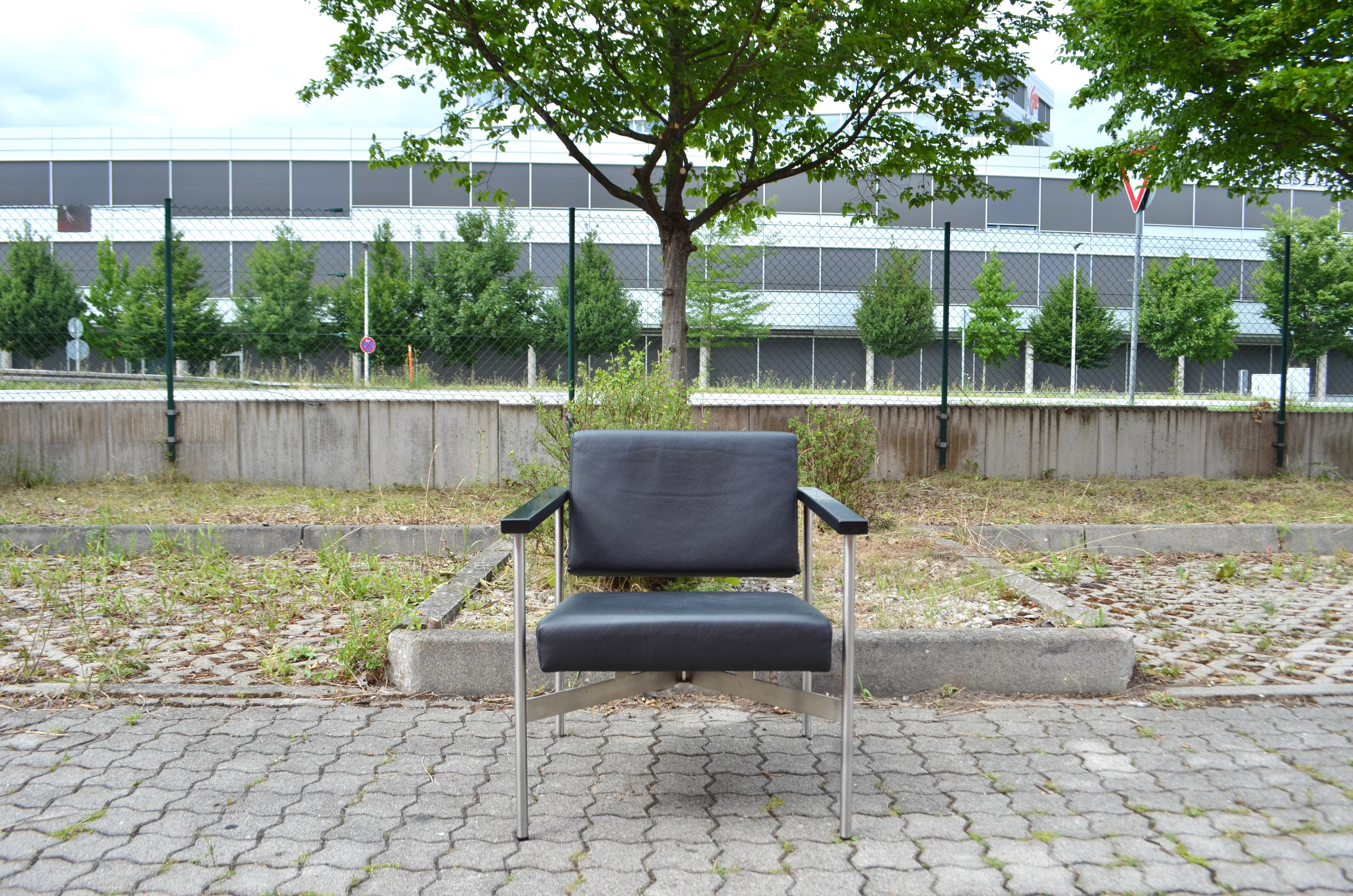 Hans Gugelot Minimalistischer Ledersessel GS1076 Sessel Habit (Moderne der Mitte des Jahrhunderts) im Angebot