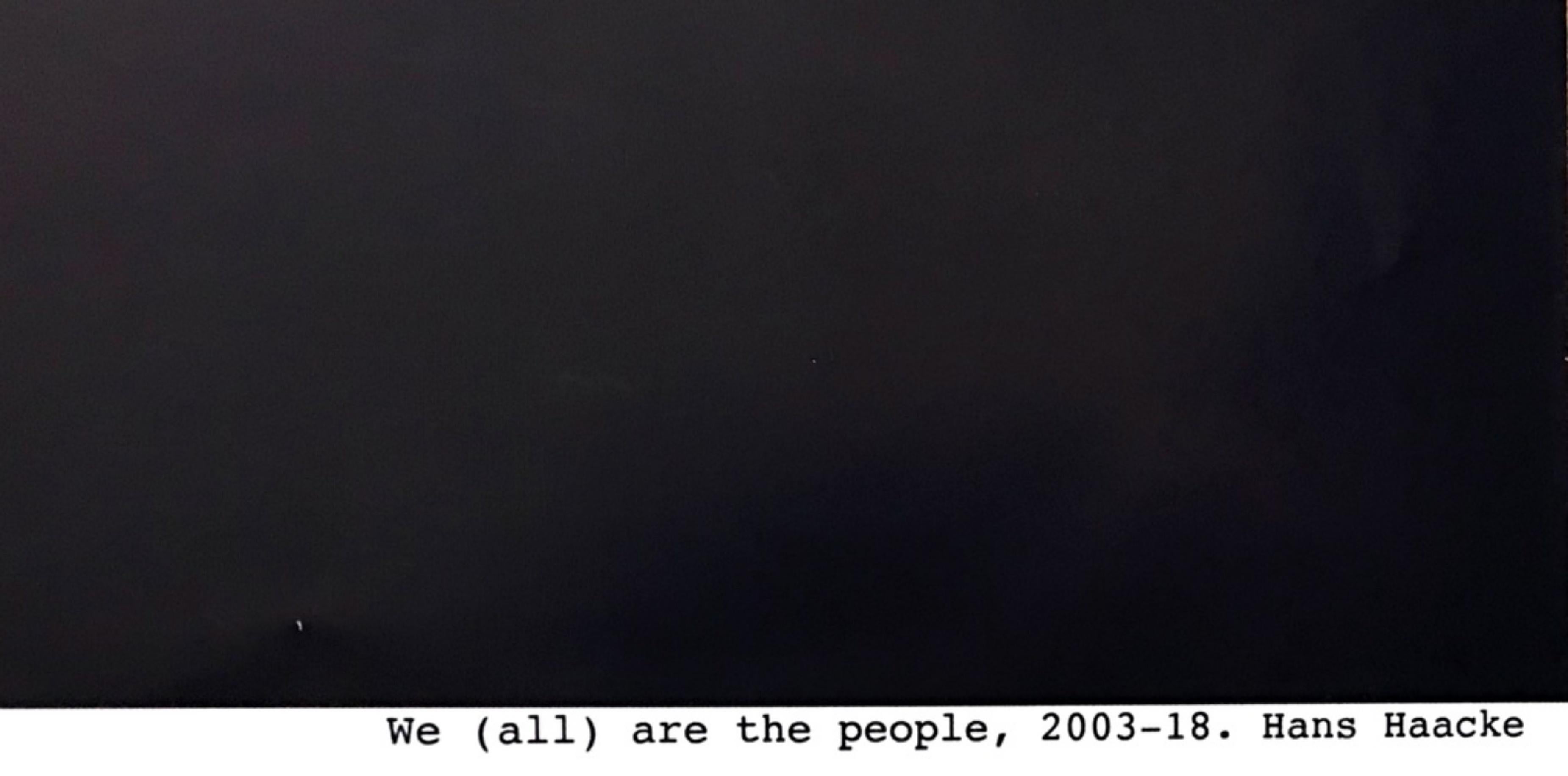 HANS HAACKE
Wir (Alle) Sind Das Volk-Wir (alle) Sind Das Volk
Farboffsetlithografie auf dünnem Karton 
LARGE: 36 × 24 Zoll
Ungerahmt
Dieses auffällige Plakat wurde von Hans Haacke für die Documenta 2017-2018 geschaffen. Für die Documenta 14 schuf