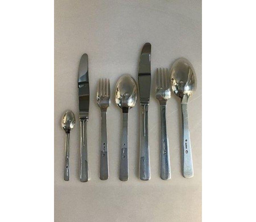 Hans Hansen Arvesølv No 17 Silver/Sterling Silver Set for 12 people (66 pcs)
 
 Set consists of
 12 x Dinner Knives L 22.5 cm(8.85 in)
 12 x Dinner Forks L 18 cm(7.08 in)
 12 x Dinner Spoons L 19.3 cm(7.59 in)
 12 x Luncheon Knives L 21
