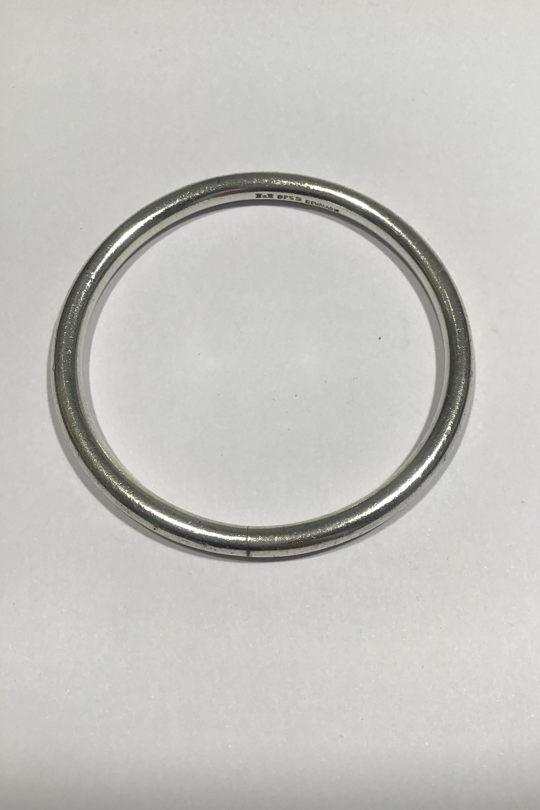 Hans Hansen bracelet made of sterling silver. Diameter measures 7 cm (2 3/4 in). Weighs 49 g / 1.75 
oz