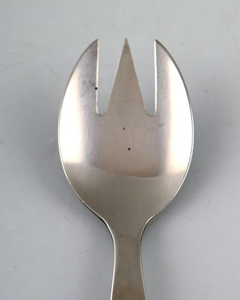 Hans Hansen cutlery Susanne salad set in sterling silver and stainless steel.
Measures: 18.5 cm.
Perfect condition.
Stamped.