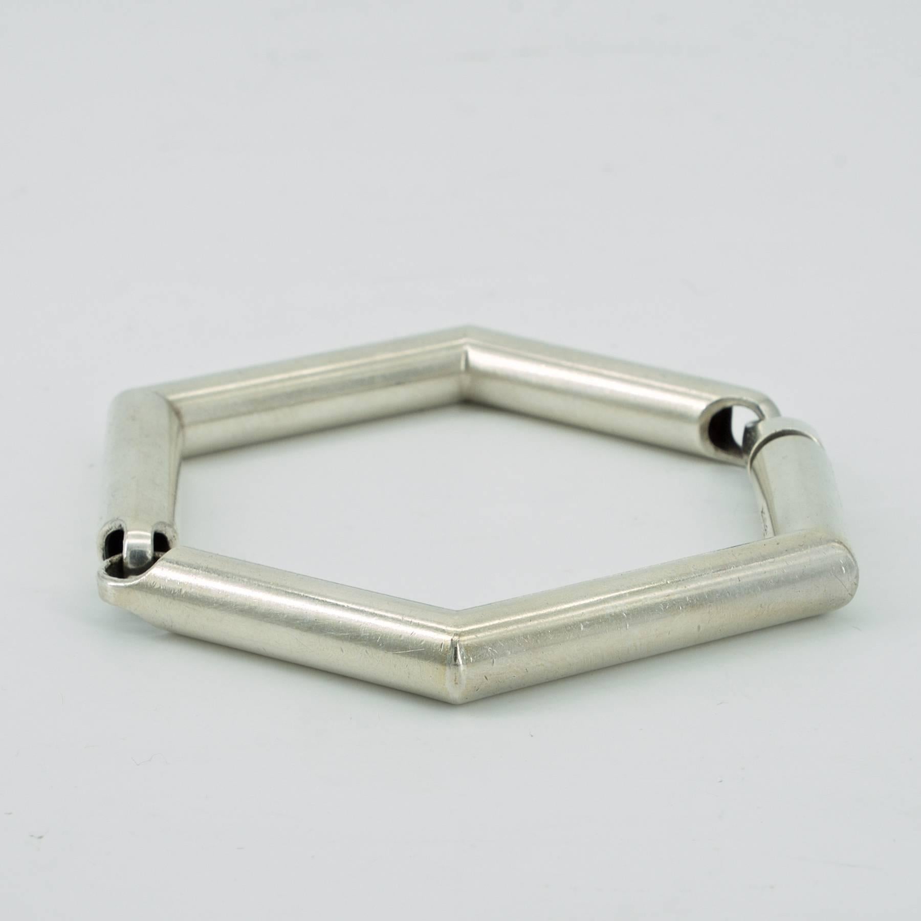 A rare and well loved Minimalist Scandinavian 1970s modernist sterling silver hexagonal bangle. A seldom offered design, versatile, and comfortable with a strong flush clasp.
Size (in closed position): 7.3 x 7.3 x 0.8 cm (2.87 x 2.87 x 0.31