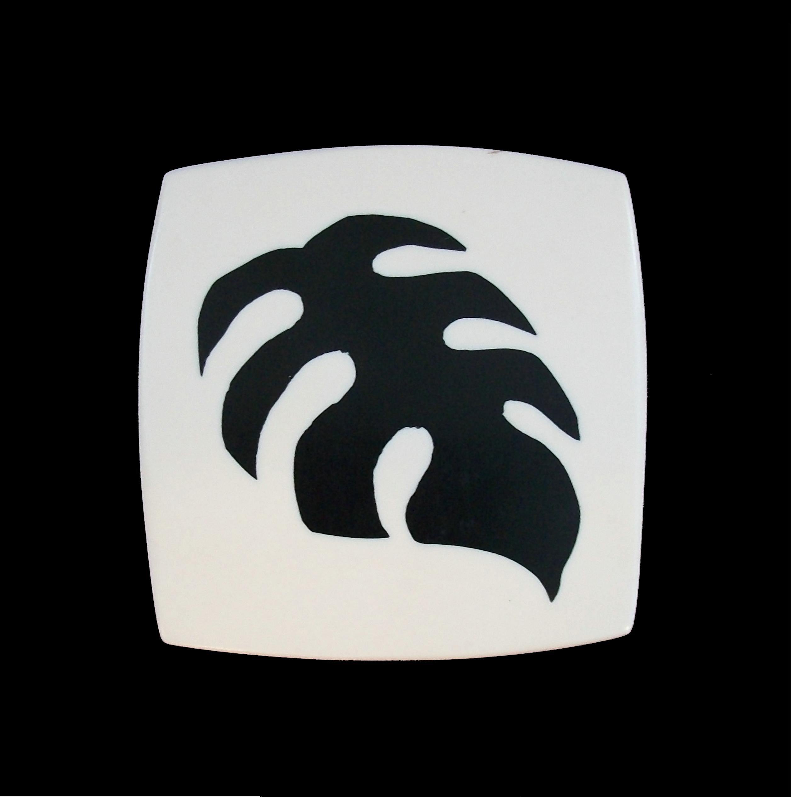 HANS HANSEN - Mid century resin 'leaf' brooch - contrasting black and ivory colors - original hinge, pin and catch - signed with the original foil label to the back - Denmark - circa 1960's.

Excellent vintage condition - no loss - no damage - no
