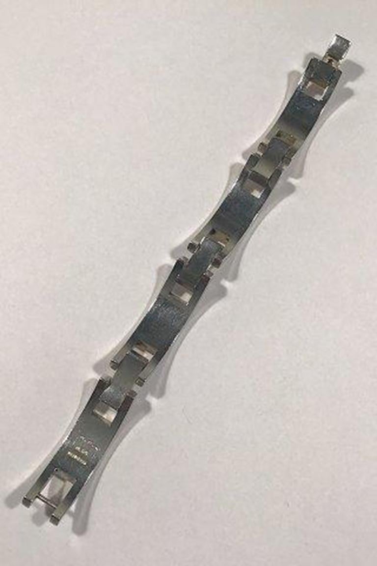 Hans Hansen Modern Sterling Silver Bracelet.

Measures 18,5cm long and 1,3cm wide (7.3 inch and 0.5 inch )

Weight is 79,5 grams / 2.8 oz.
