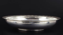 Hans Hansen. Runde Schale aus Sterlingsilber mit ornamentalem Rand. 1948