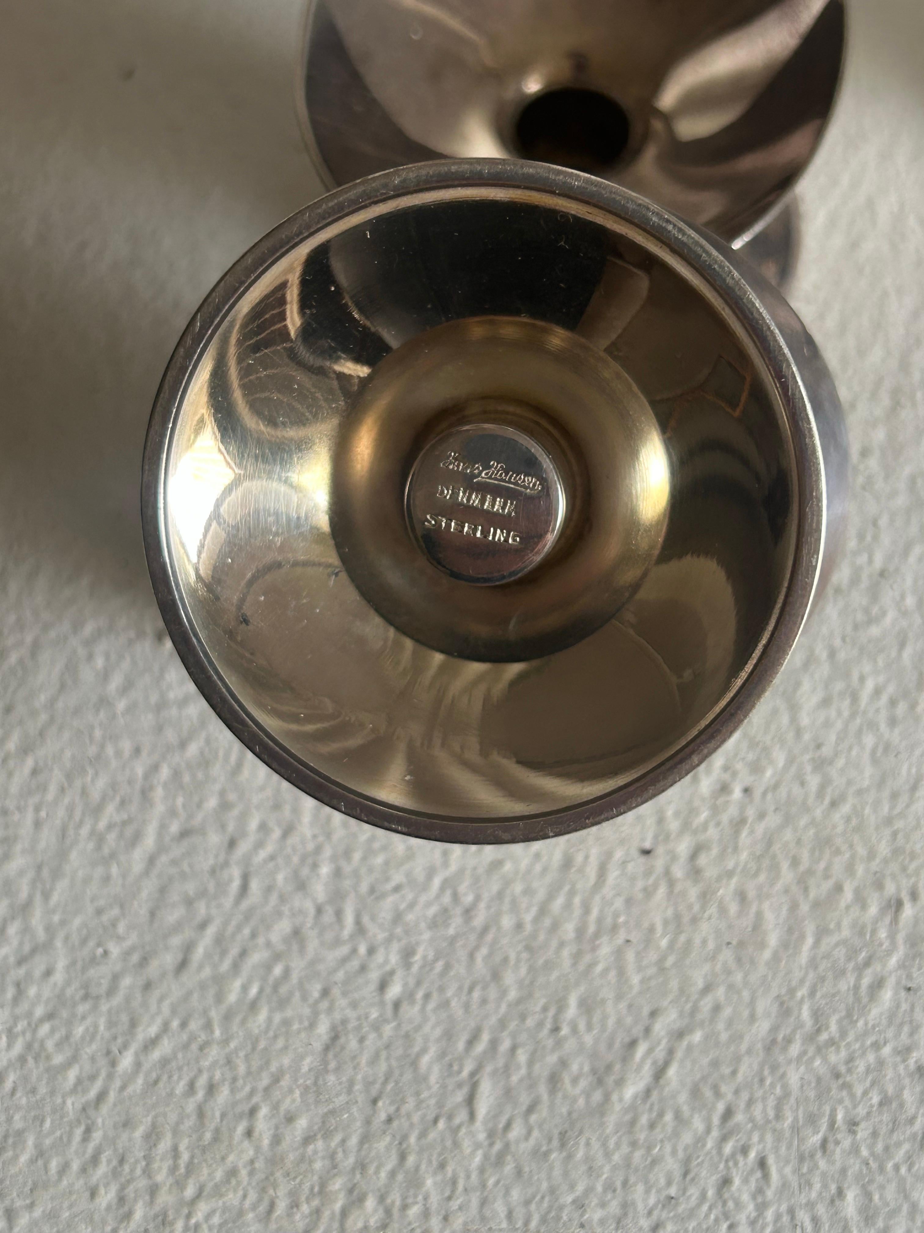 Danois Hans Hansen Ensemble de quatre bougeoirs en argent sterling, Danemark, c.C. 1960. en vente