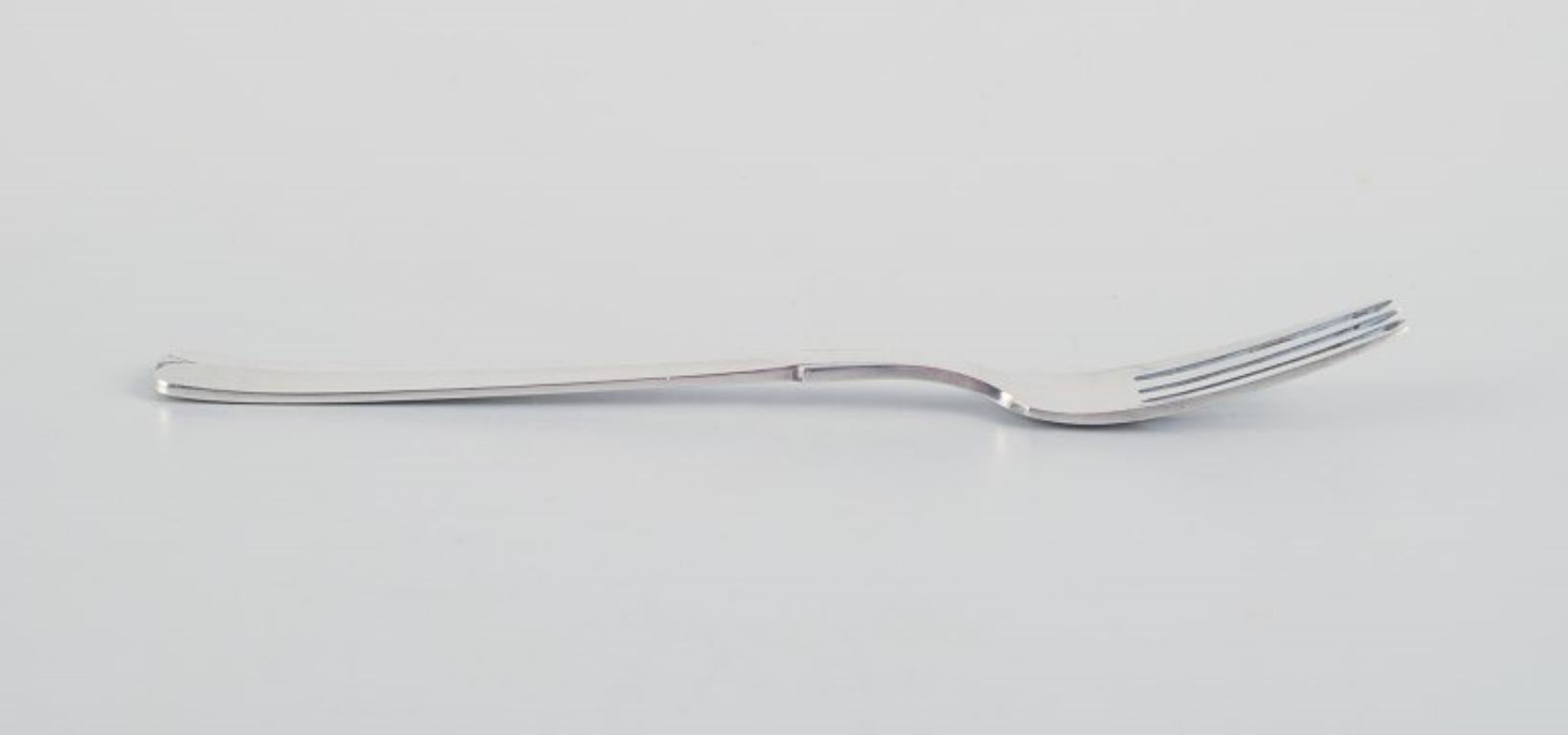 Danish Hans Hansen silverware, Arvesølv no. 7. Two Art Deco lunch forks in silver For Sale