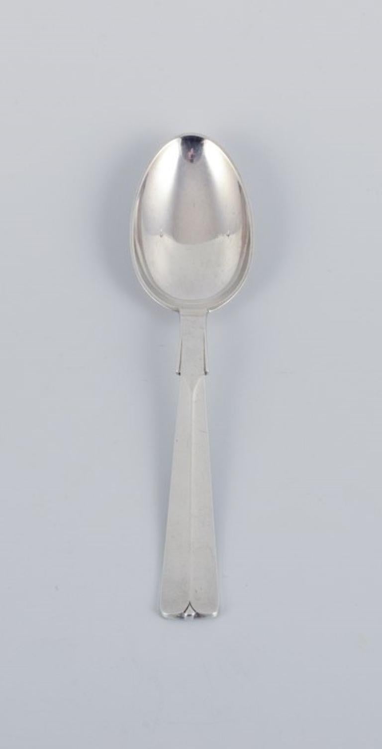 Hans Hansen silverware no. 7. Two Art Deco table spoons in Danish 830 silver. 
Dated 1933 + 1936.
Length: L 17.3 cm. 
In excellent condition.
Marked.
Our skilled Georg Jensen silversmith/goldsmith can polish all silver and gold so that it appears