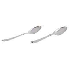 Hans Hansen argenterie n° 7. Deux cuillères de table Art Déco en argent danois 830.
