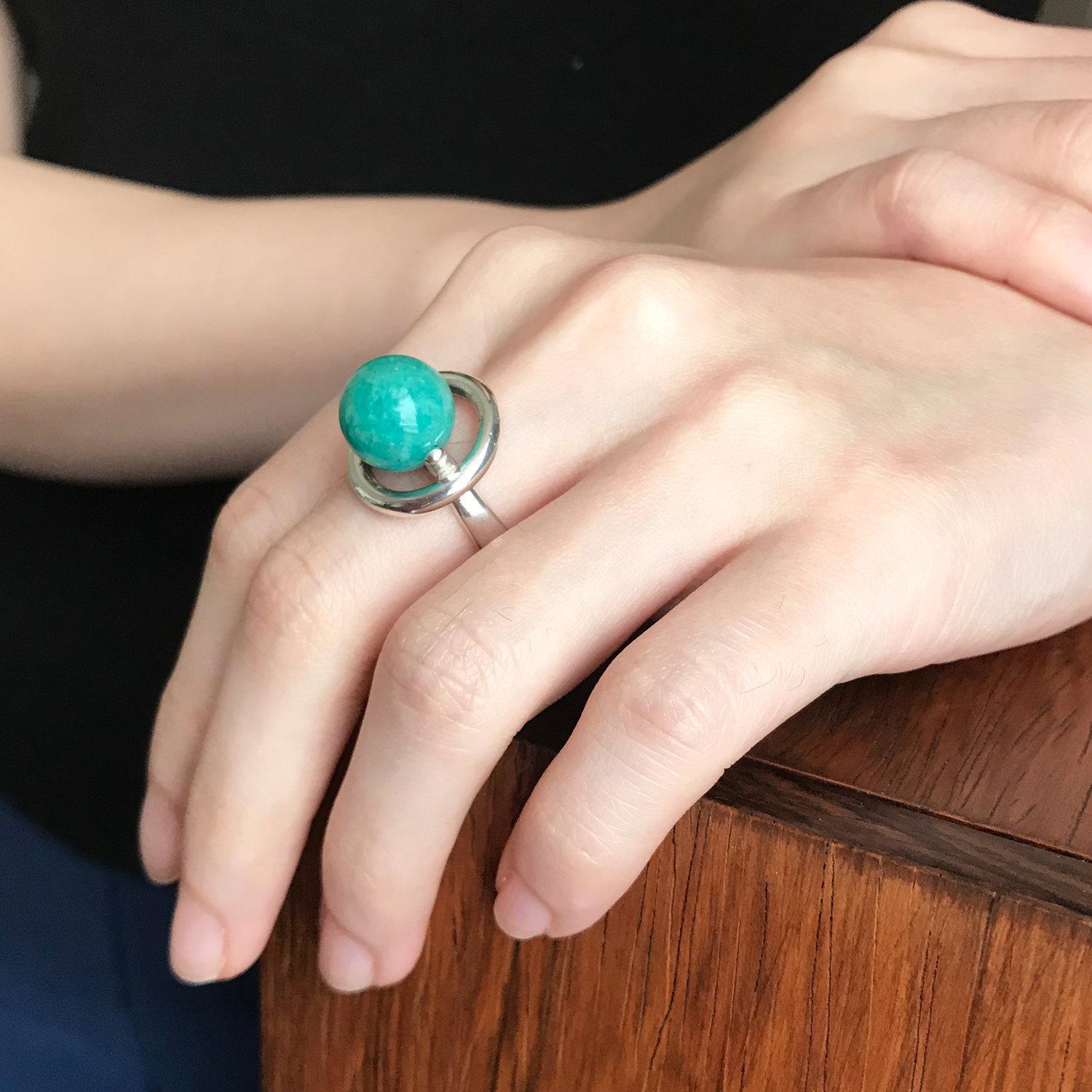 Hans Hansen Sterling Silver Modernist Ring with Amazonite Ball(Size 6) In Good Condition For Sale In San Francisco, CA