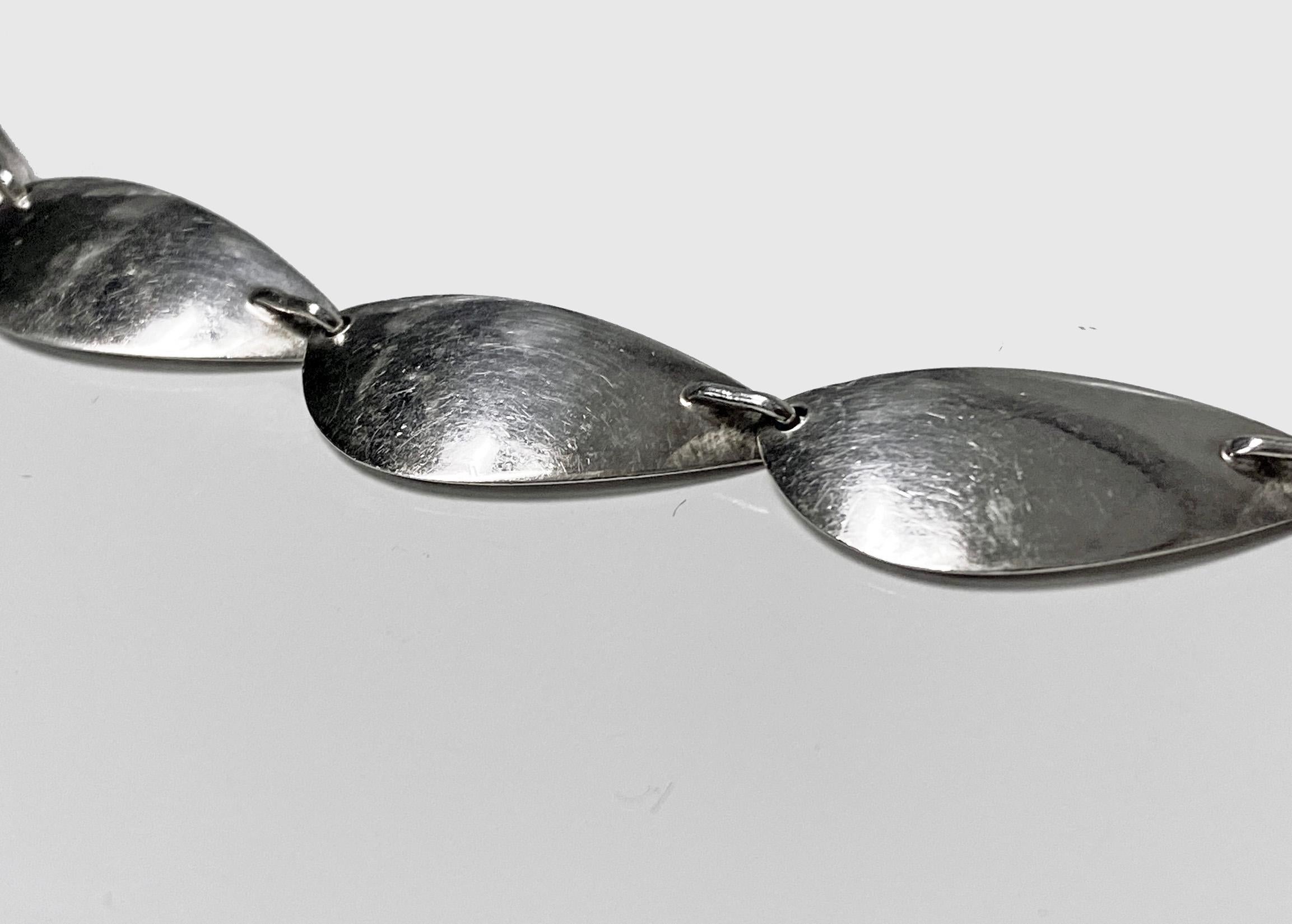 Hans Hansen Sterling Silver Necklace, Denmark, circa 1968 In Good Condition In Toronto, ON