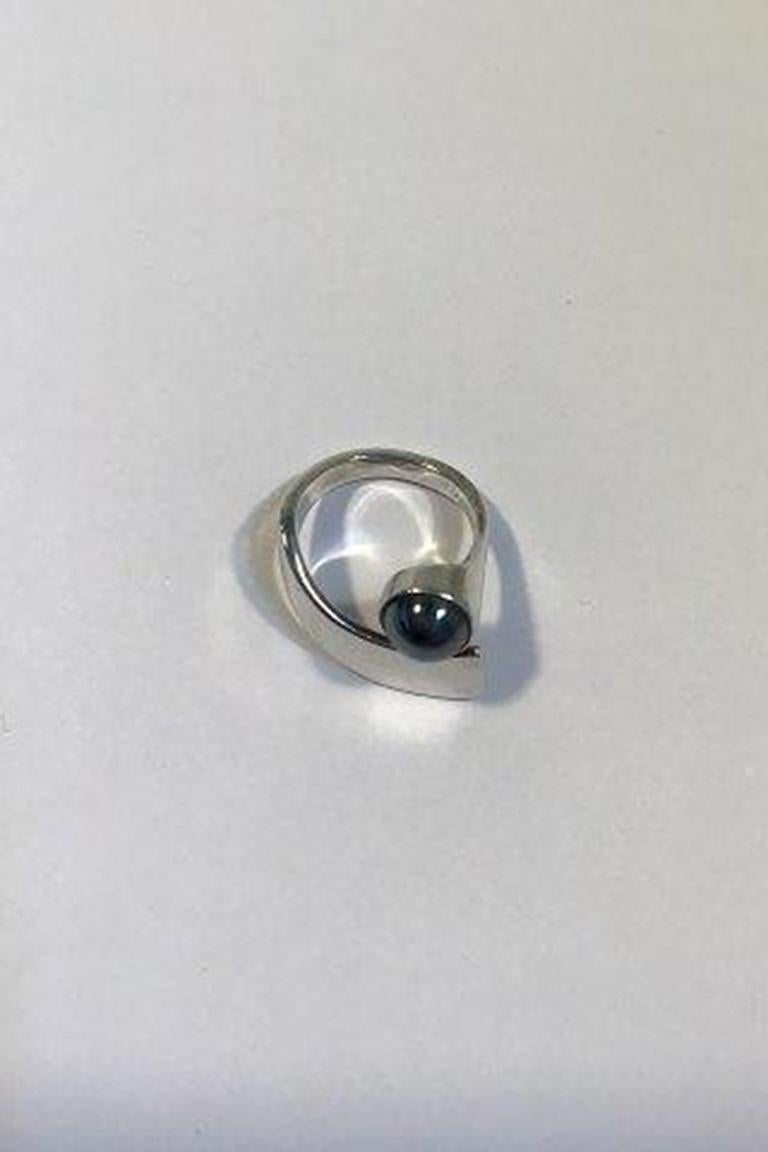 Anello Hans Hansen in argento sterling con ematite.

Misura 52 /US 6 Peso 5,8 gr/0,20 oz.
 