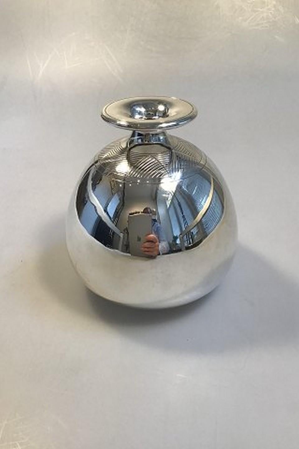Hans Hansen sterling silver vase
Item no.: 345325.