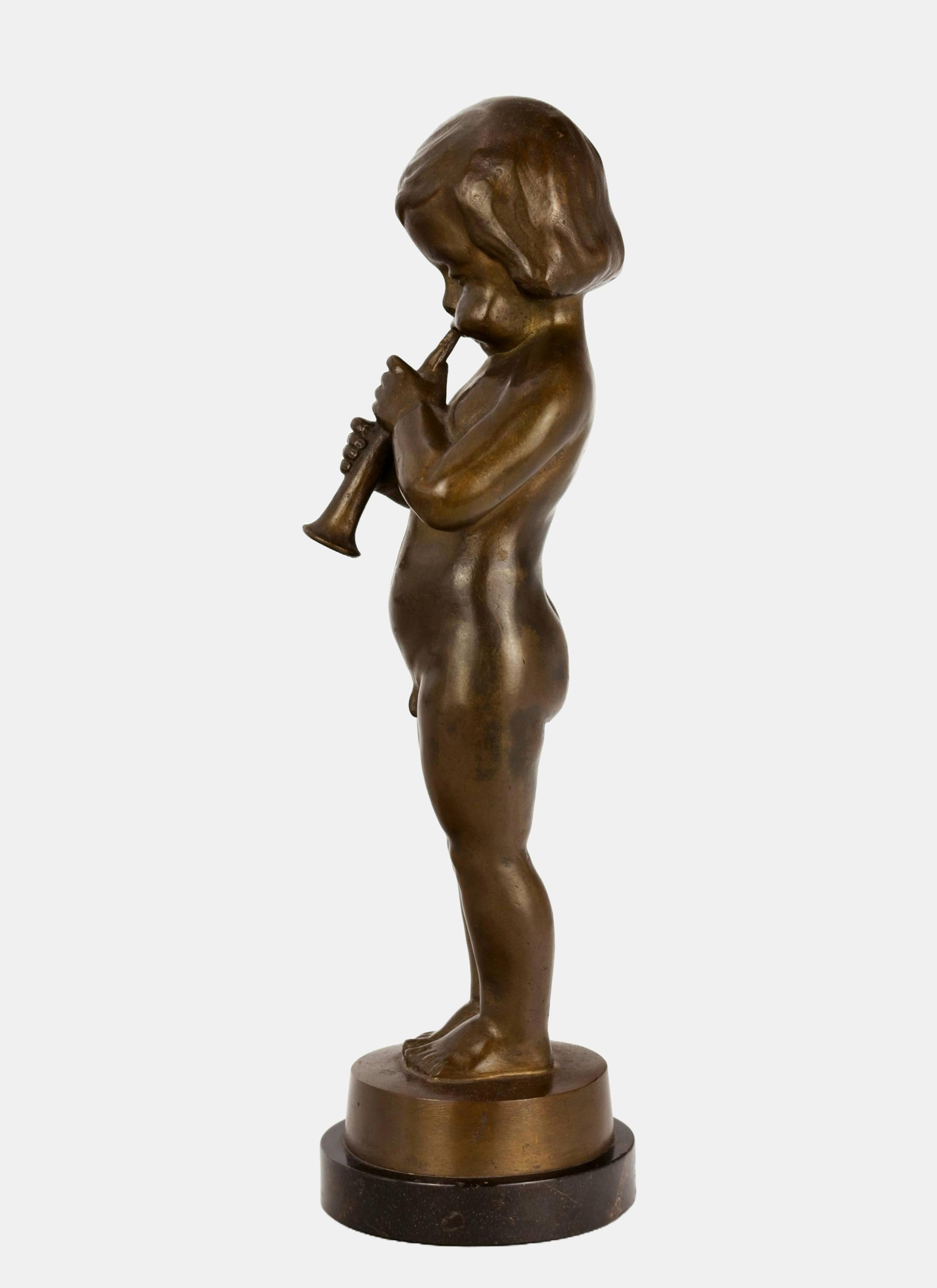 Garçon jouant du shawm / - La fugacité des sons - - Sculpture de Hans Harders