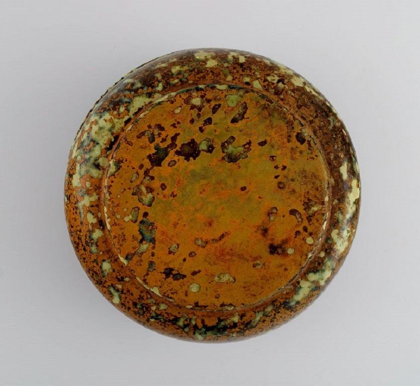 Vernissé Pot à couvercle unique en céramique émaillée de Hans Hedberg, Suède en vente