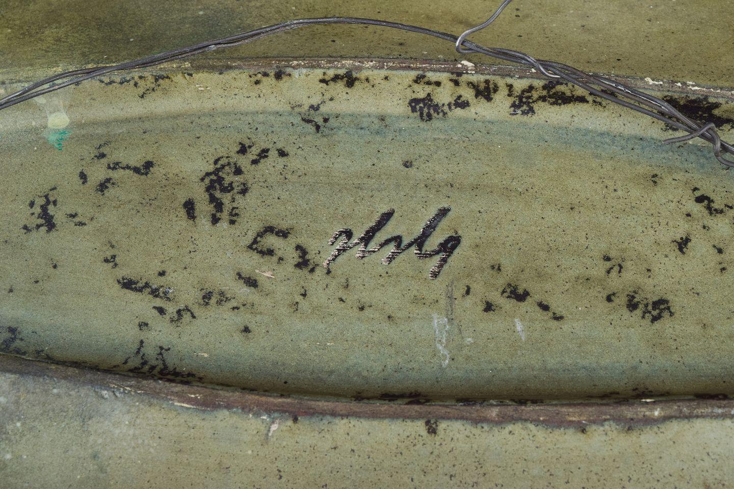 Vernissé Hans Hedberg, Biot, France. Plat colossal en céramique avec motif de squelette de poisson. en vente