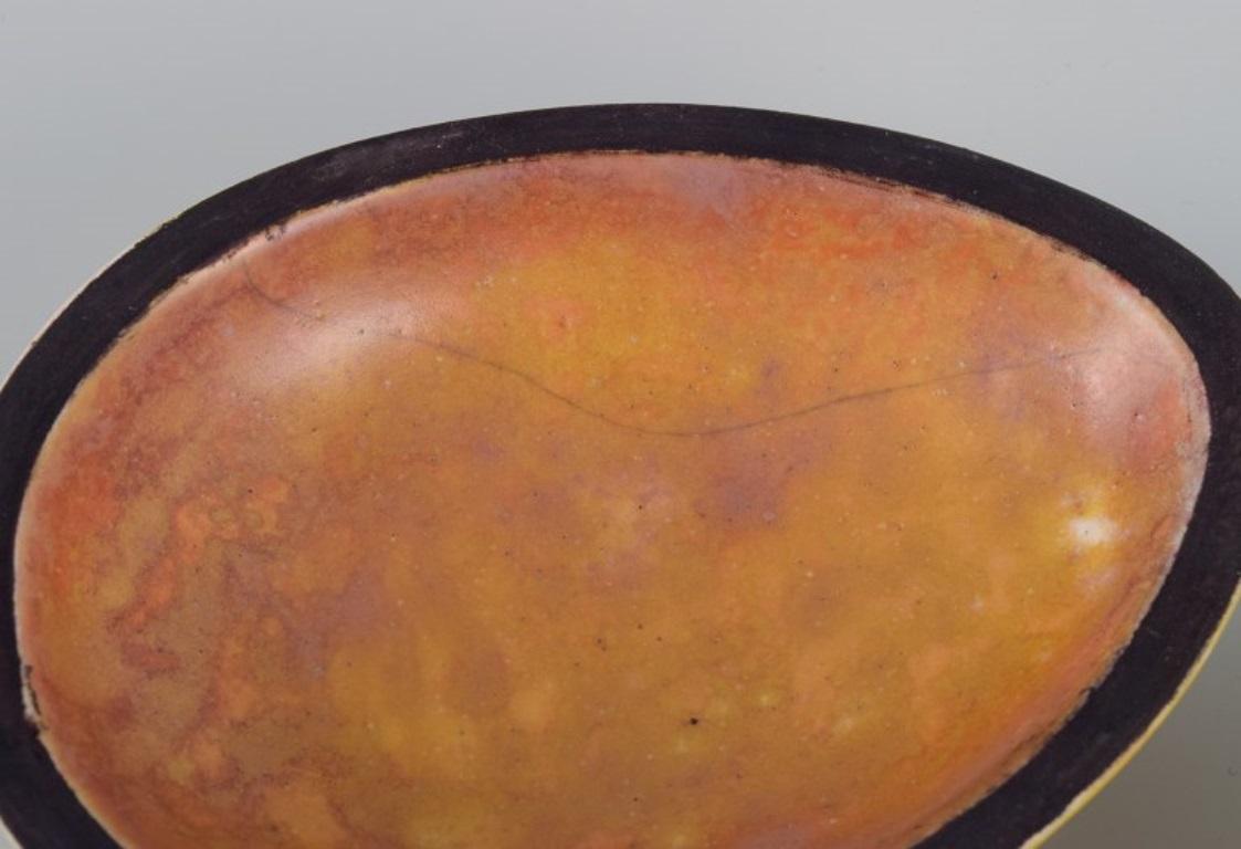 Fin du 20e siècle Hans Hedberg pour Biot, France. Jarre à couvercle en forme d'œuf. Pièce de céramique unique. en vente