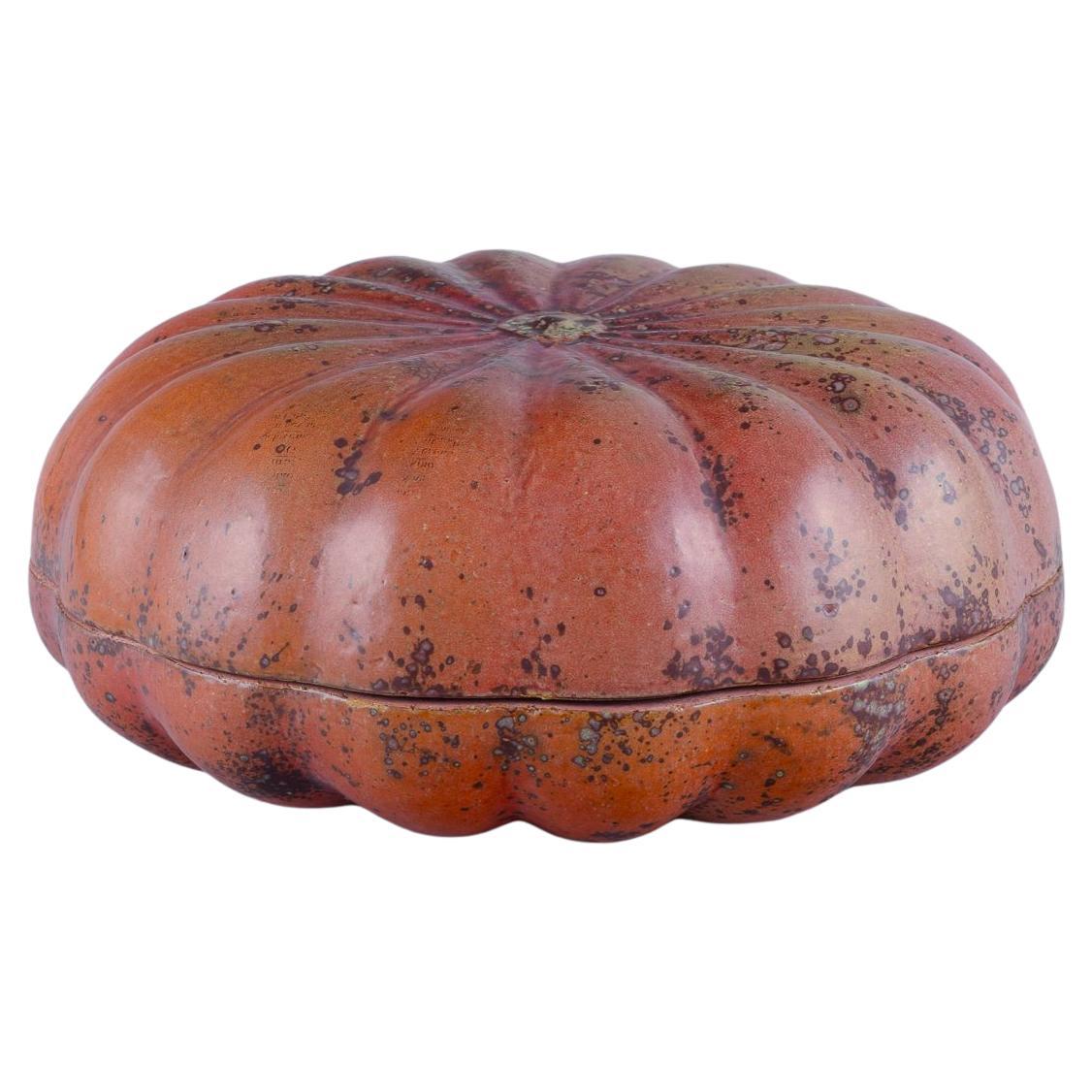 Hans Hedberg pour Biot, France. Grand pot unique en forme de citrouille.