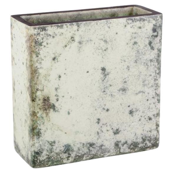 Hans Hedberg pour Biot, France. Vase rectangulaire en céramique, années 1970/80