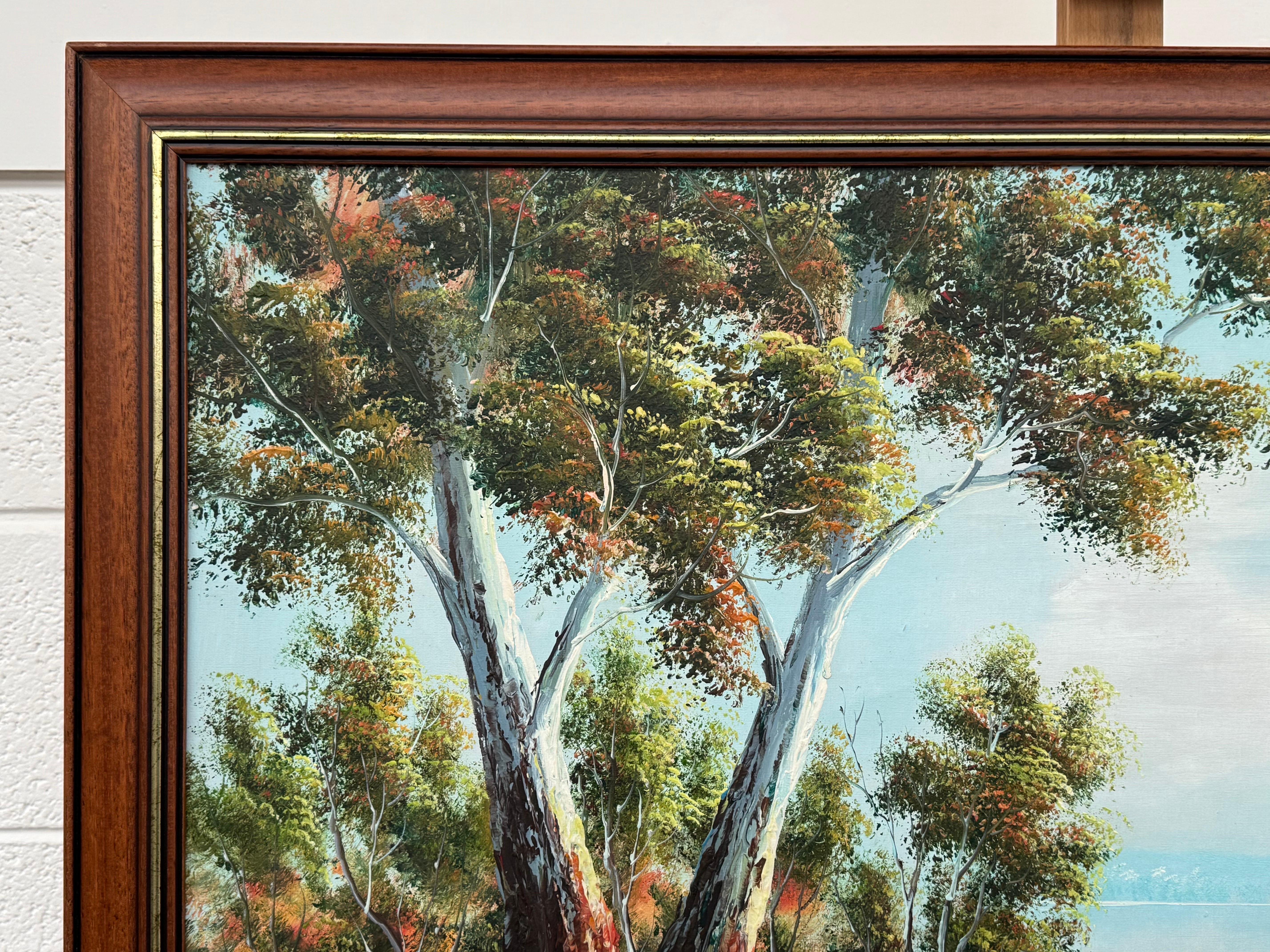 Tranquillo paesaggio australiano con alberi di eucalipto - Vintage 20th Century Art in vendita 3