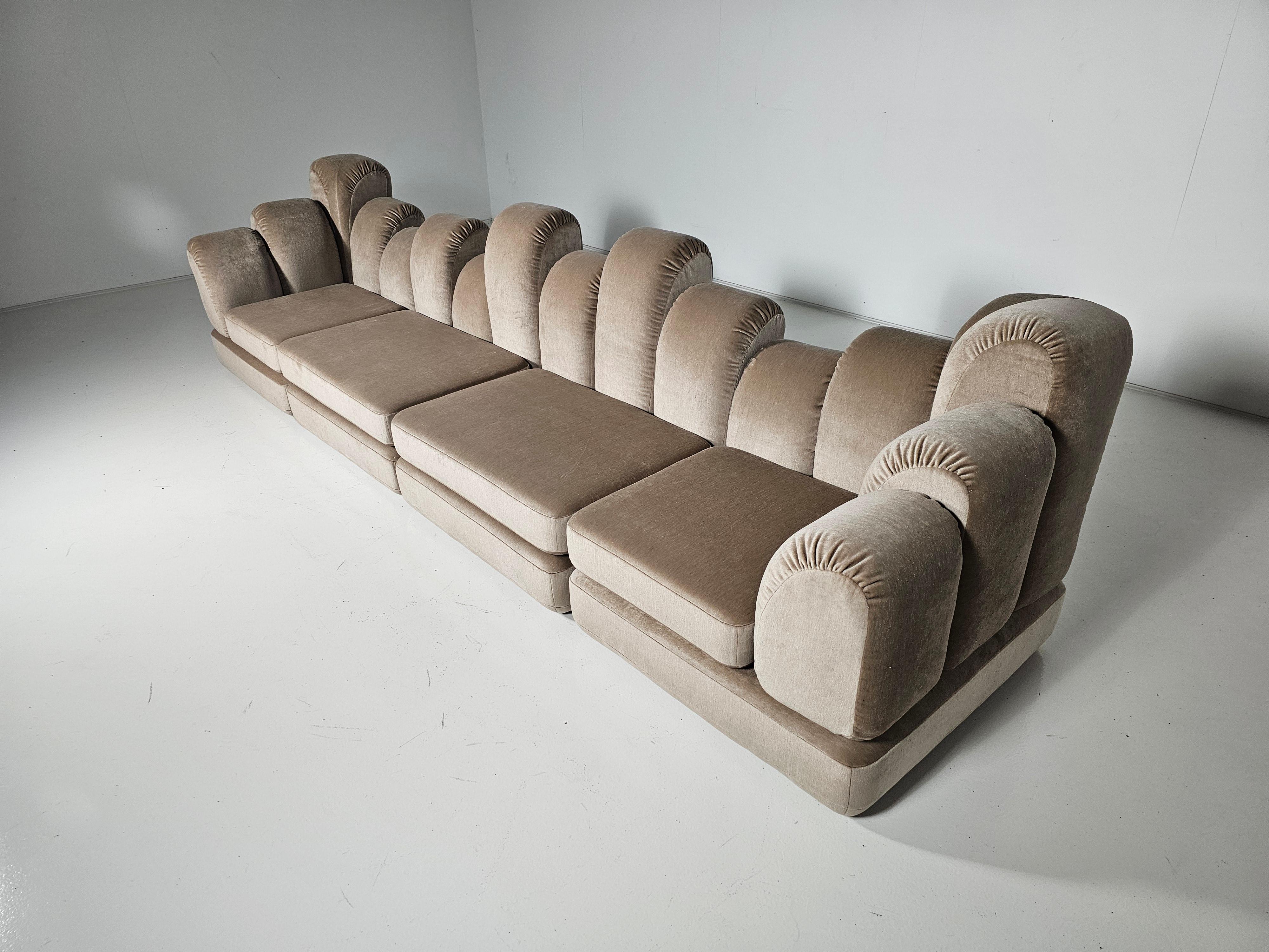 Hans Hopfer 'Dromadaire' Sectional Sofa in beige mohair velvet, Roche Bobois In Excellent Condition For Sale In amstelveen, NL