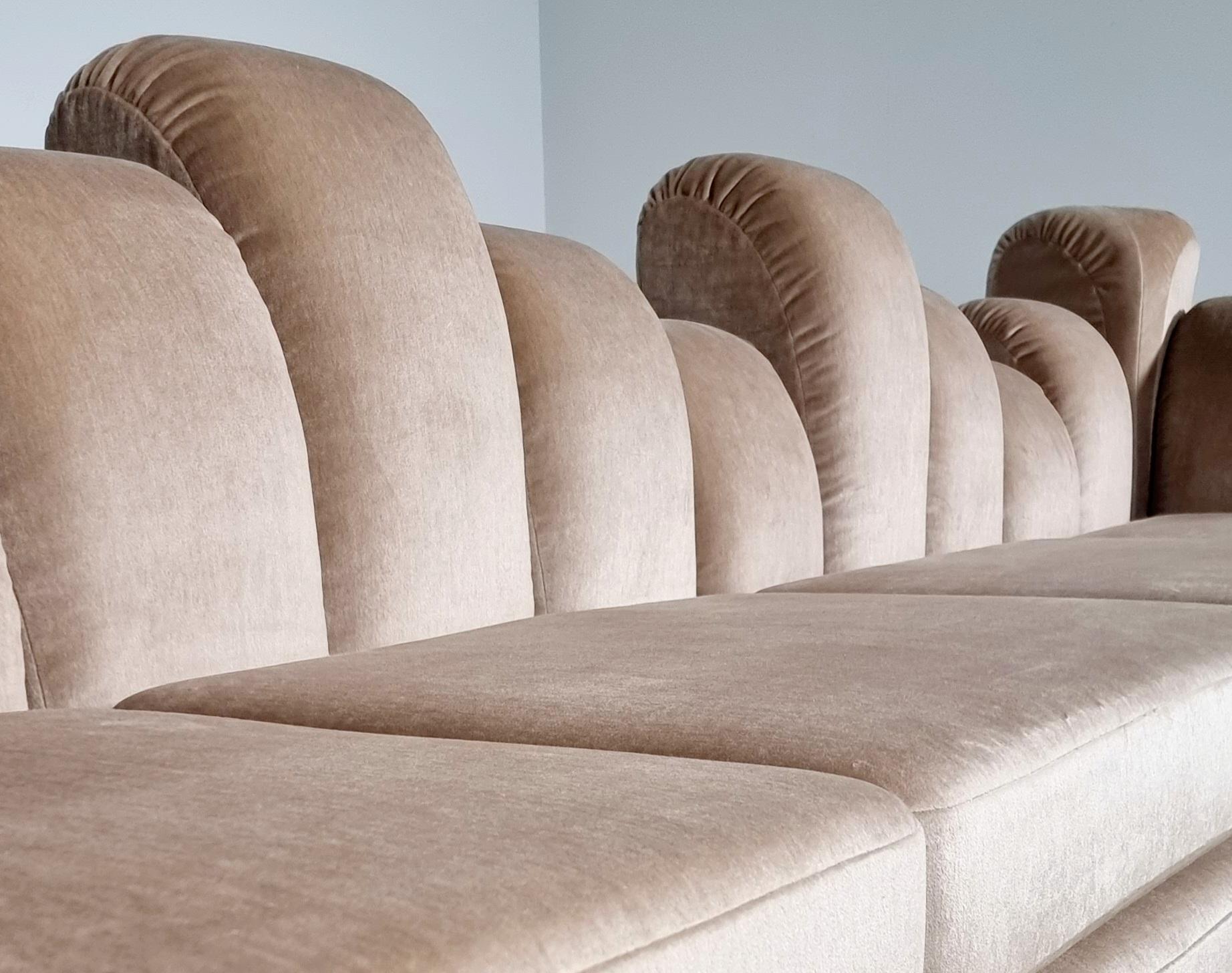 Hans Hopfer 'Dromadaire' Sectional Sofa in mohair wool, Roche Bobois, 1970 For Sale 2