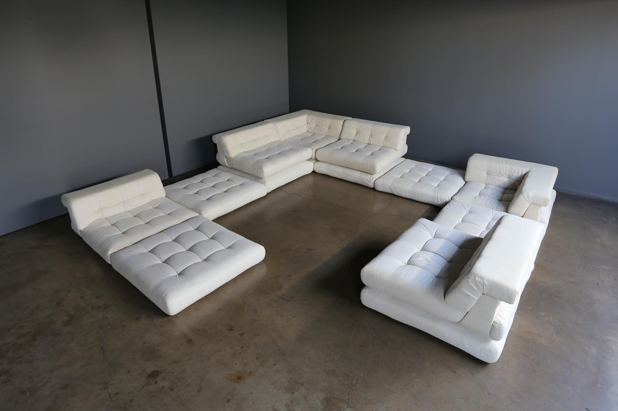 Large 'Mah Jong' sectional sofa, designed in 1971 by Hans Hopfer. Manufactured by Roche Bobois, France. 

14 cushions. Each measures: 38.5