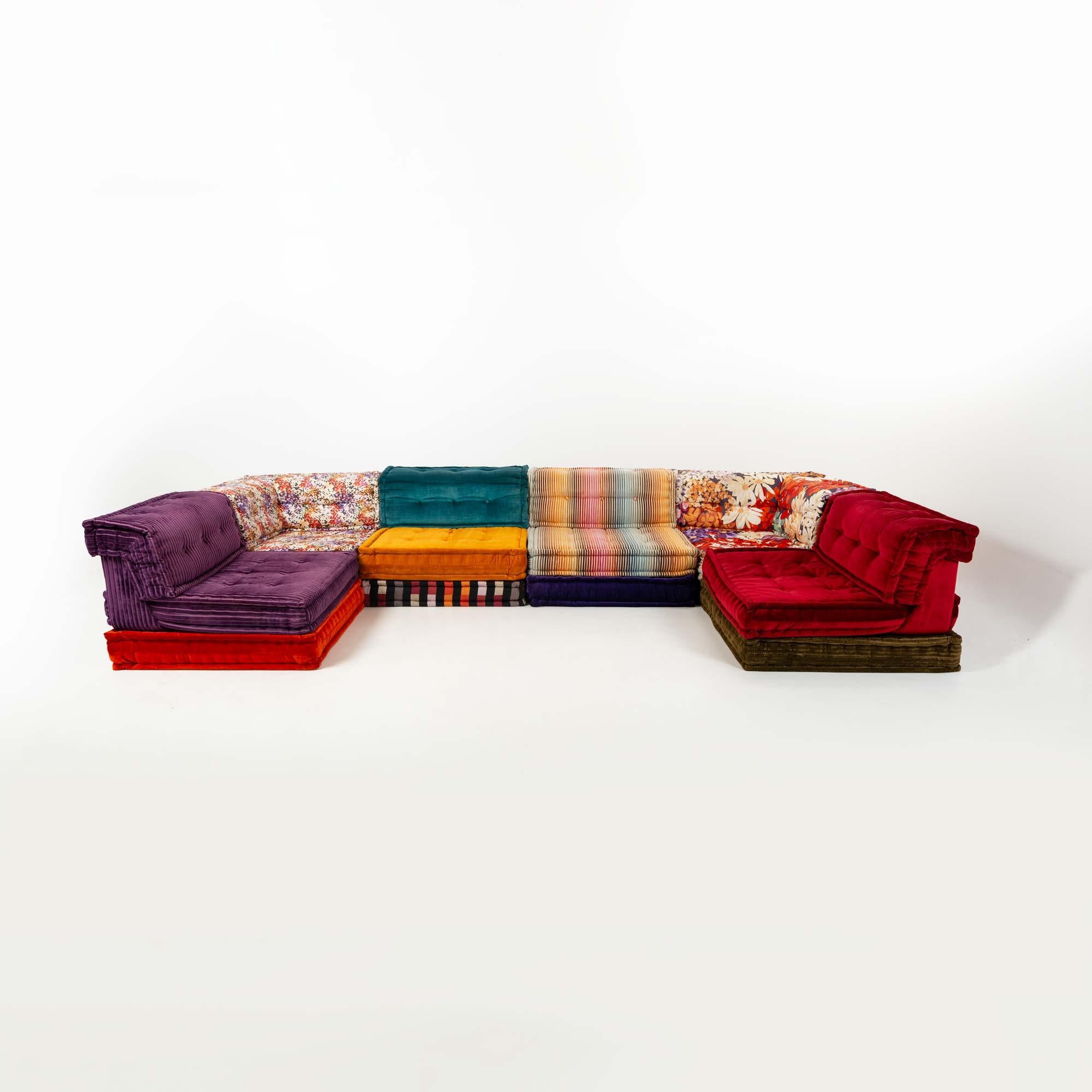 A substantial 18 pieces Mah-Jong sofa designed by Hans Hopfer for Roche Bobois, in Missoni Home Fabric. The set is in really good condition, with light fabric wears on a few pieces. No rips on fabrics, no color blotching and some wears on some of