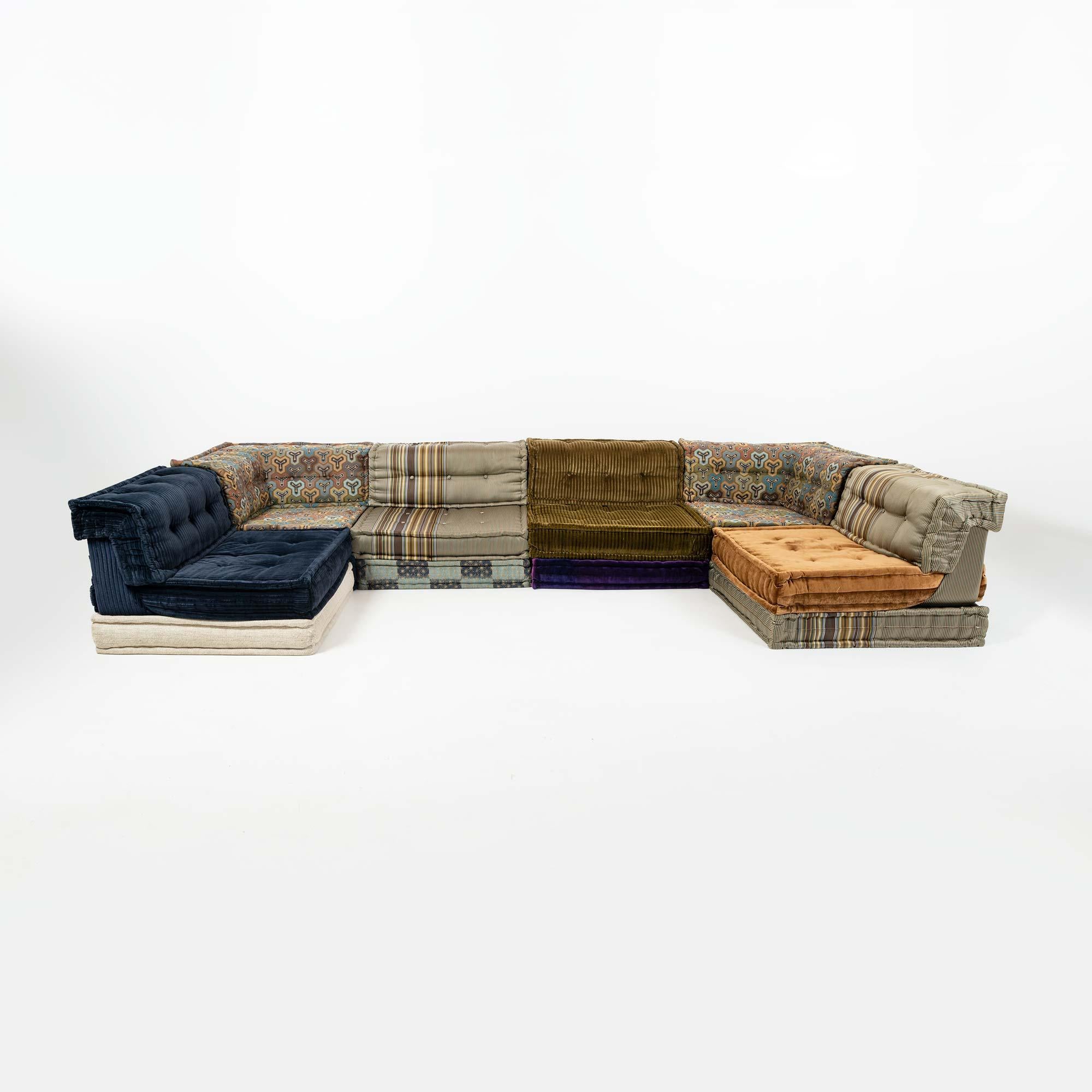 A substantial 18 pieces Mah-Jong sofa designed by Hans Hopfer for Roche Bobois, in Kenzo Takada Fabric. The set is in good condition, with light fabric wears on a few pieces. No rips on fabrics, no color blotching and some wears on some of the base