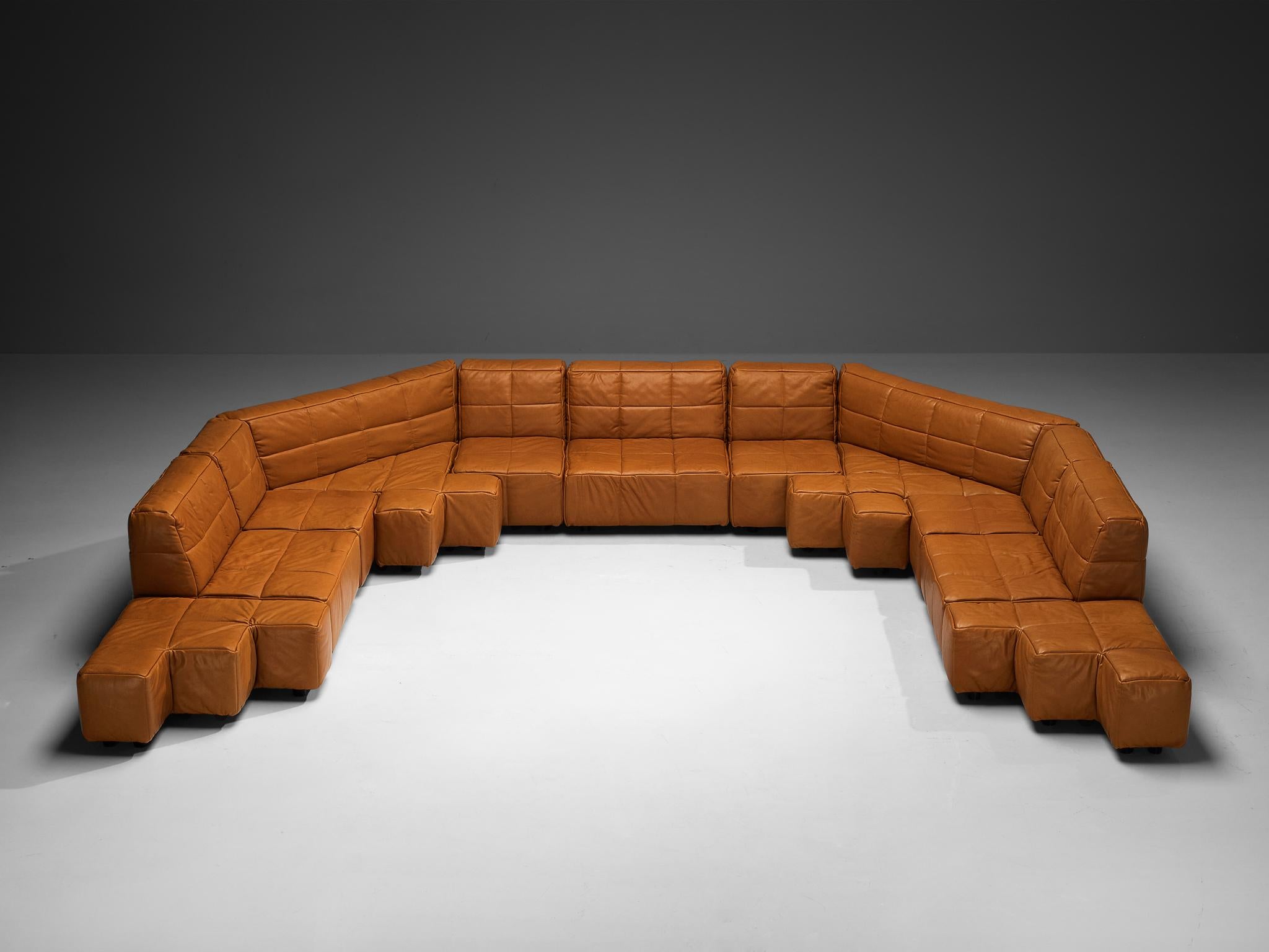 Austriaco Hans Hopfer per Wiener Werkstätte Divano componibile Castell in pelle color cognac in vendita