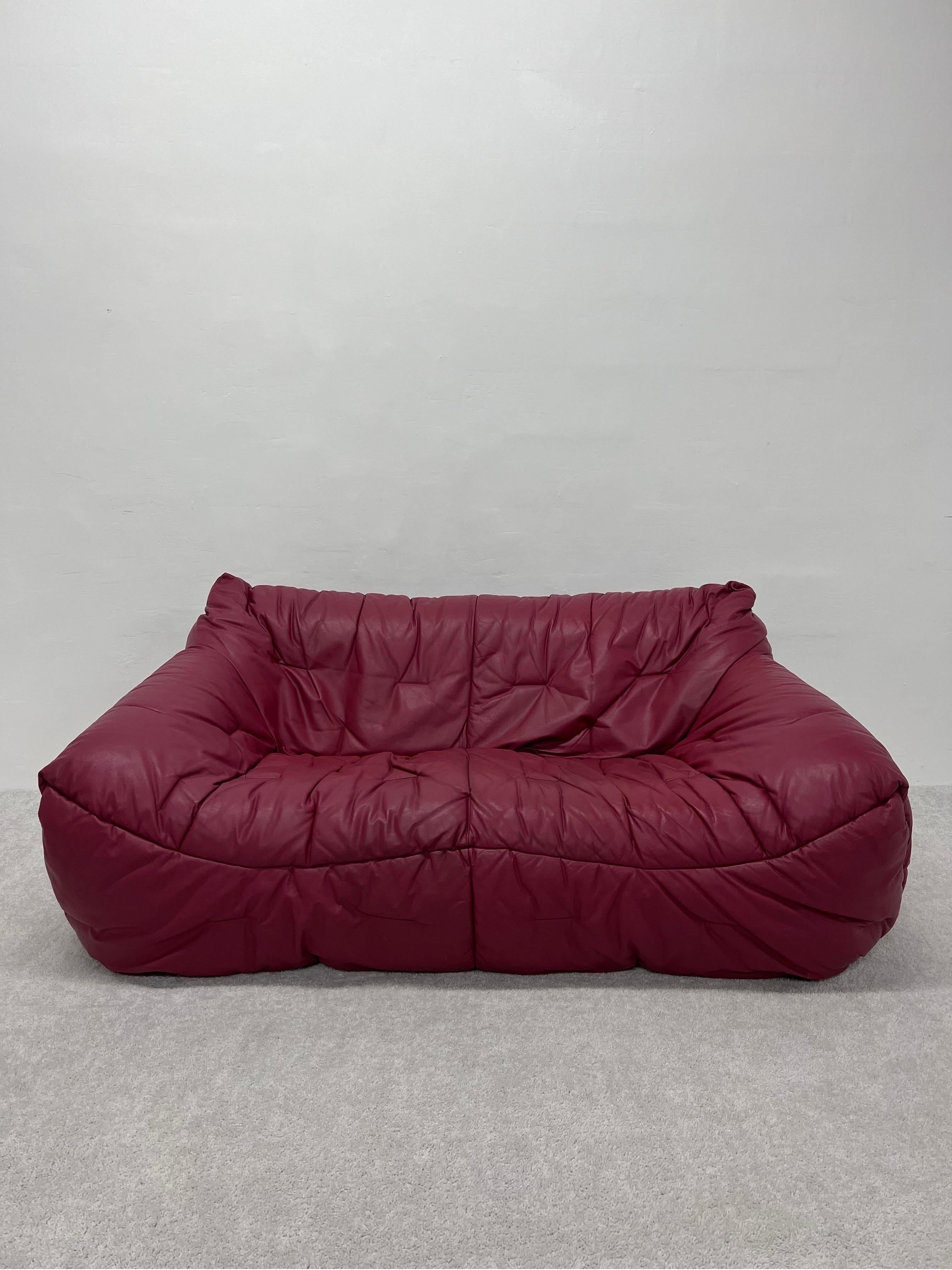 Original Informal burgundy red leather two seat sofa or settee designed by Hans Hopfer for Roche Bobois, 1970s.