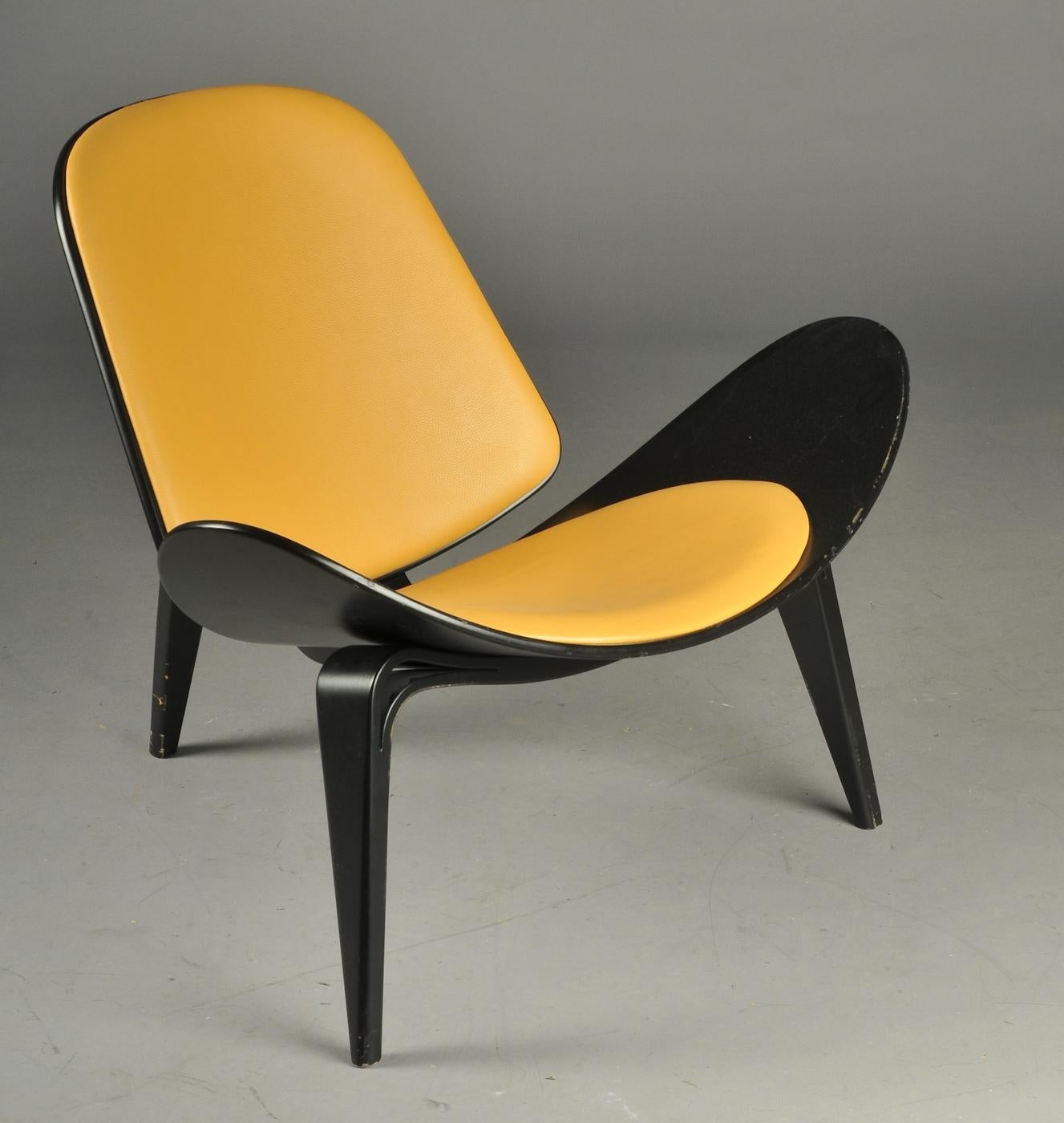 European Hans J wagner Model CH 07 Shell Chair for  Carl Hansen & Son. Vintage For Sale